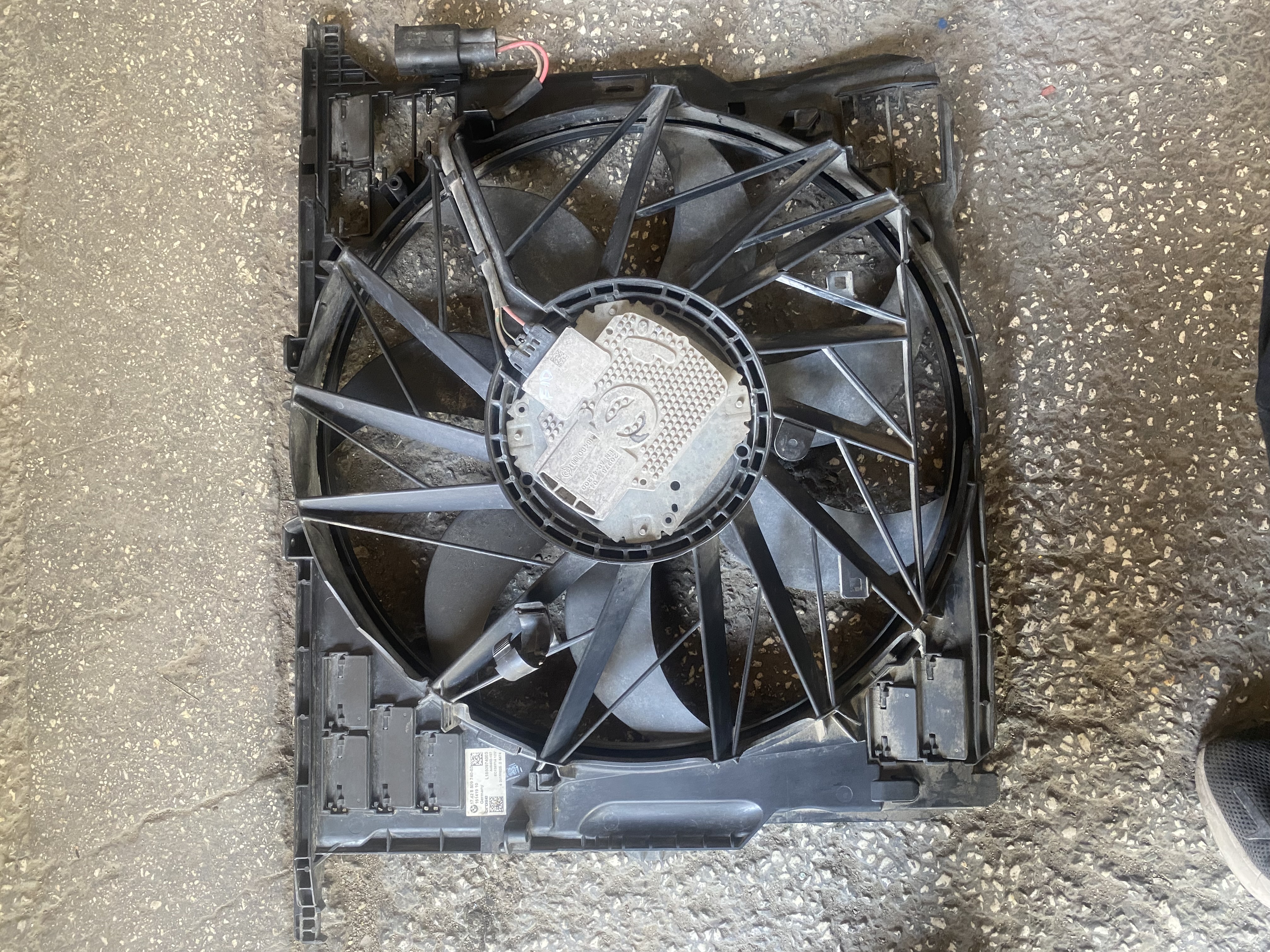 BMW F10 F11 DİZEL KLİMA FANI 8509740 ORJİNAL ÇIKMA