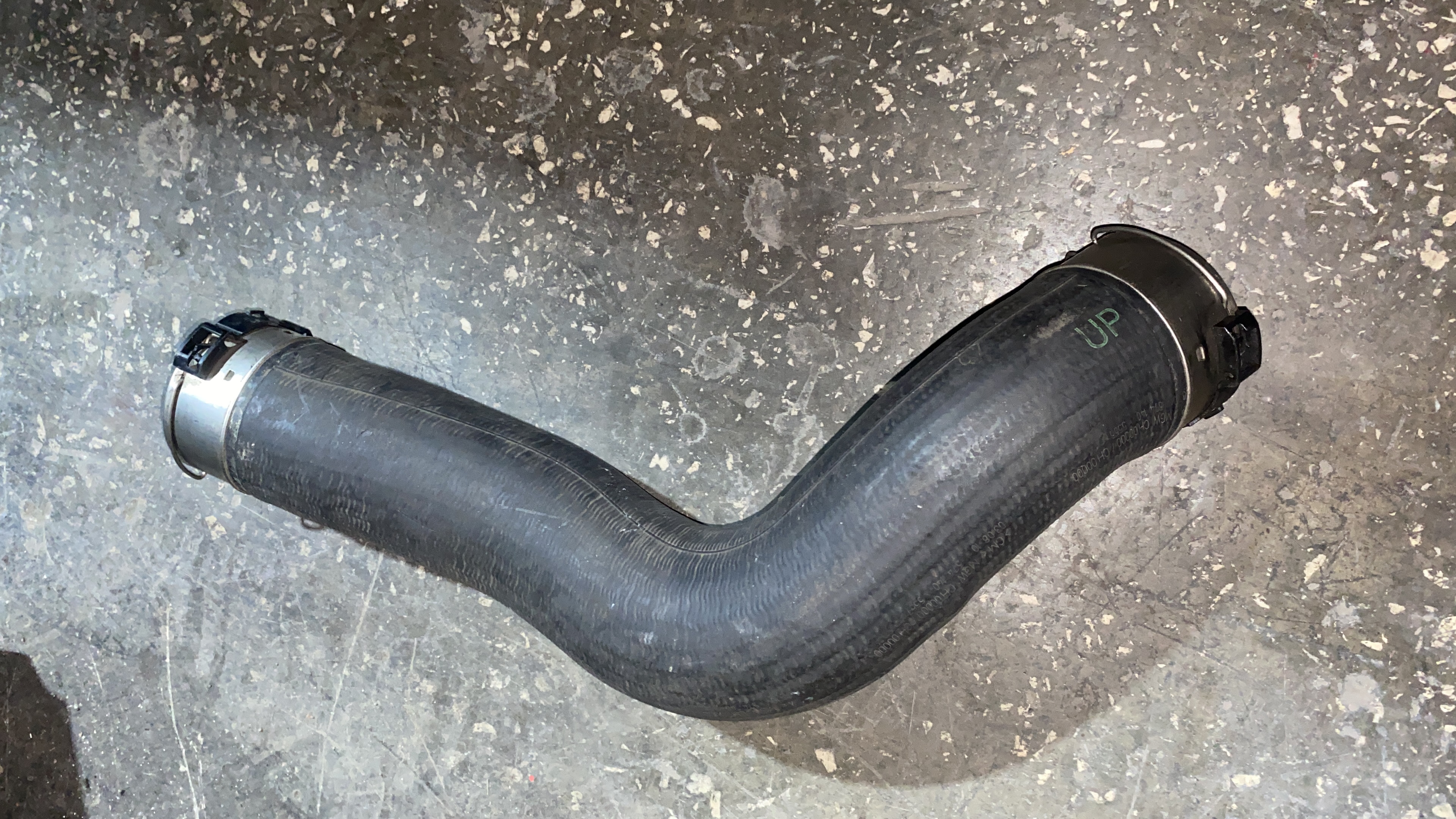 BMW F10 5.25XDRİVE İNTERCOOLER HORTUMU 11617810615 ORJİNAL ÇIKMA
