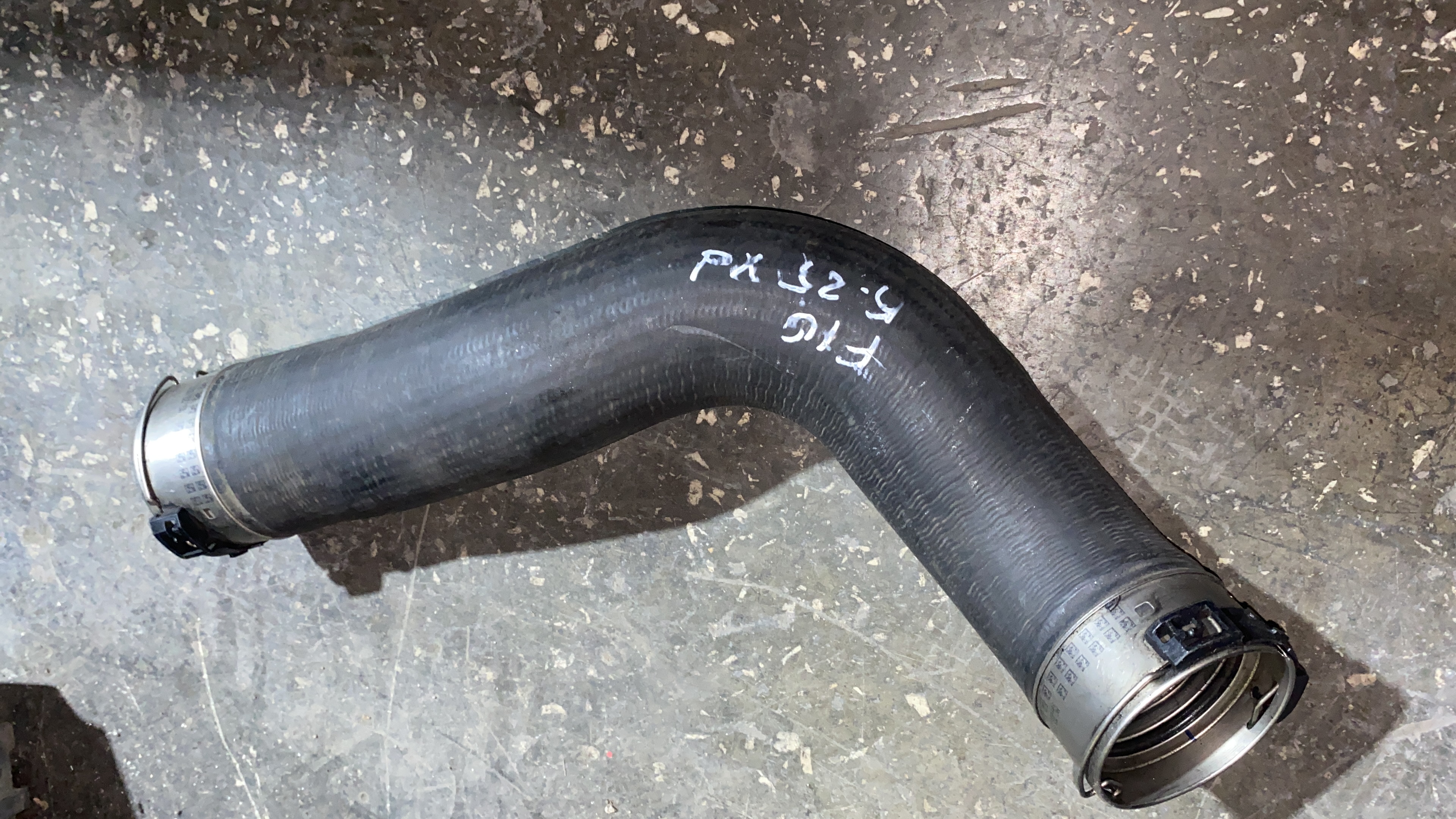 BMW F10 5.25XDRİVE İNTERCOOLER HORTUMU 11617810615 ORJİNAL ÇIKMA