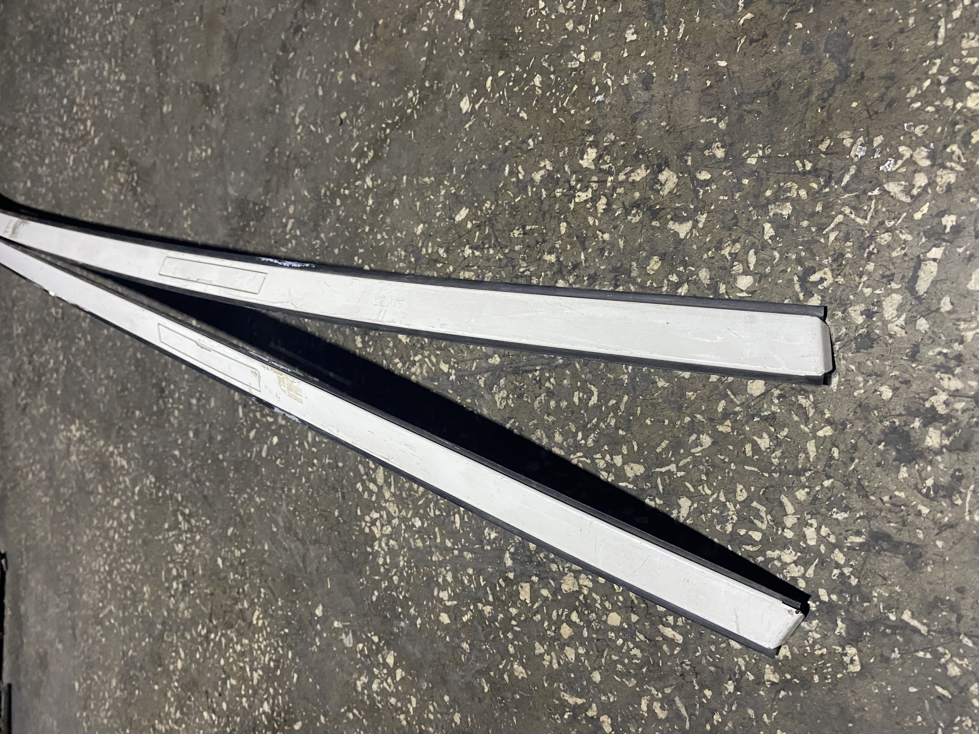 BMW E90 TAVAN ÇITASI SAĞ SOL 7124250 7124251 ORJİNAL ÇIKMA