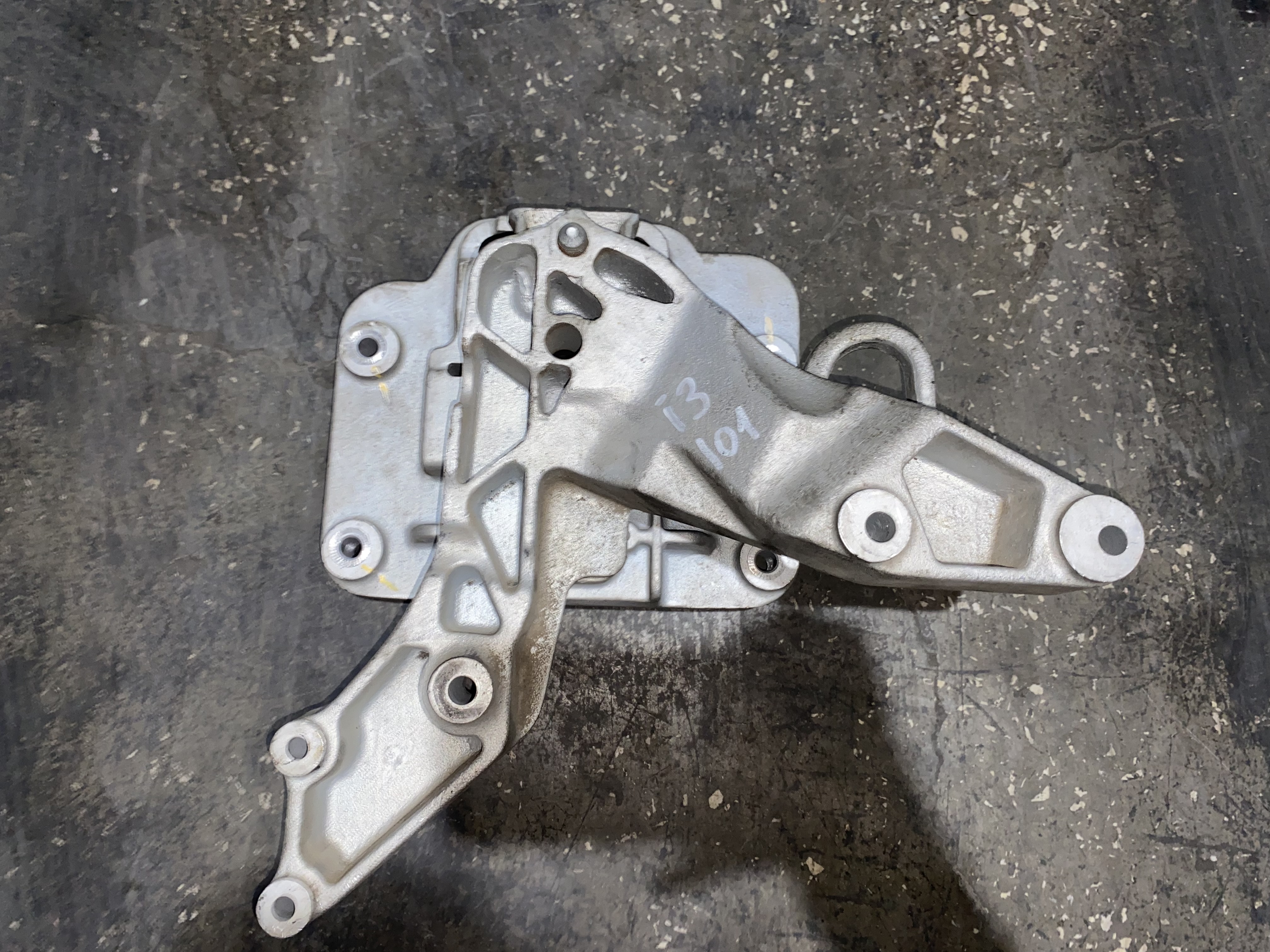 BMW İ3 l01 MOTOR ŞANZIMAN TAKOZU 22112785027 ORJİNAL ÇIKMA