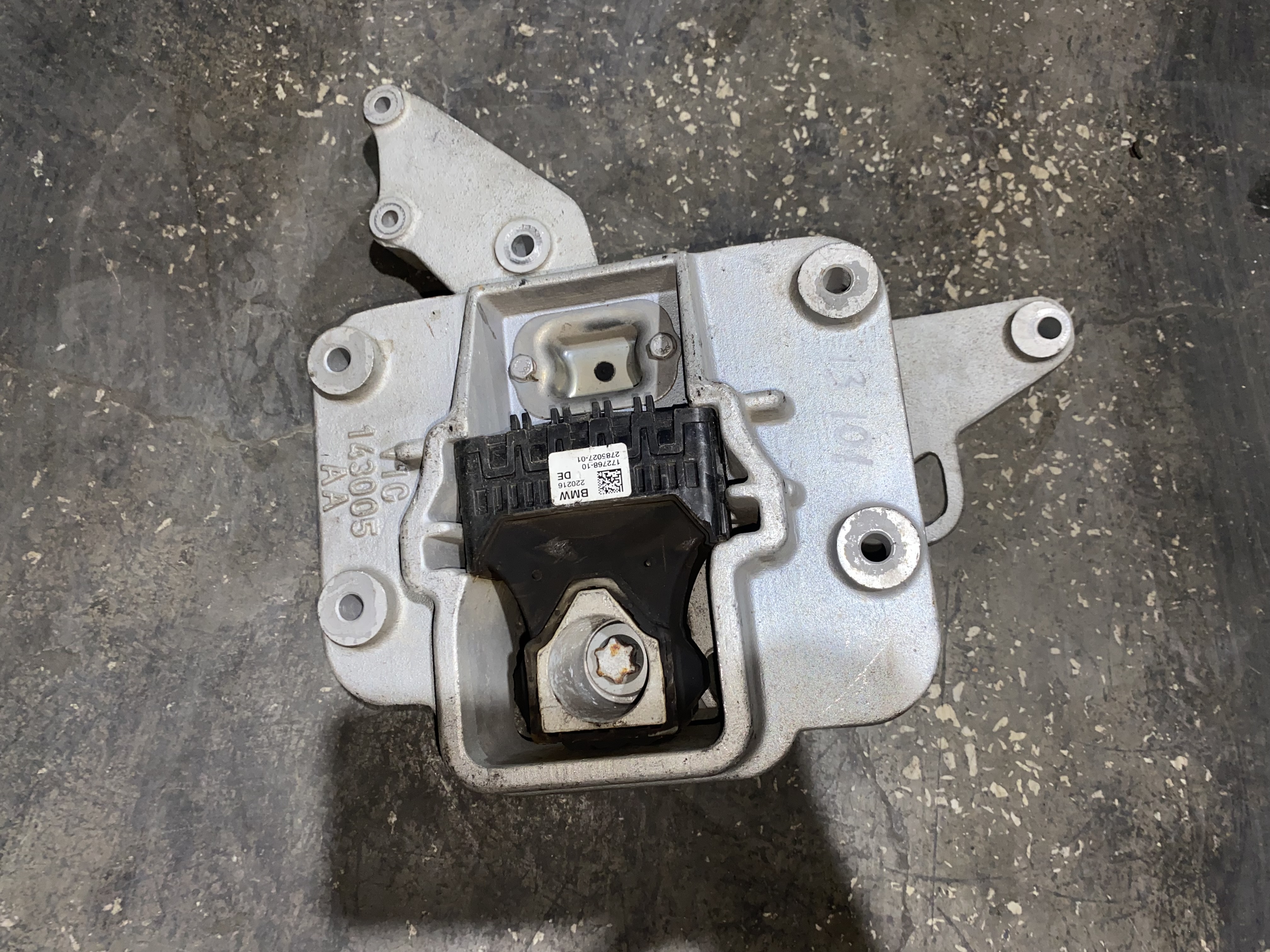 BMW İ3 l01 MOTOR ŞANZIMAN TAKOZU 22112785027 ORJİNAL ÇIKMA