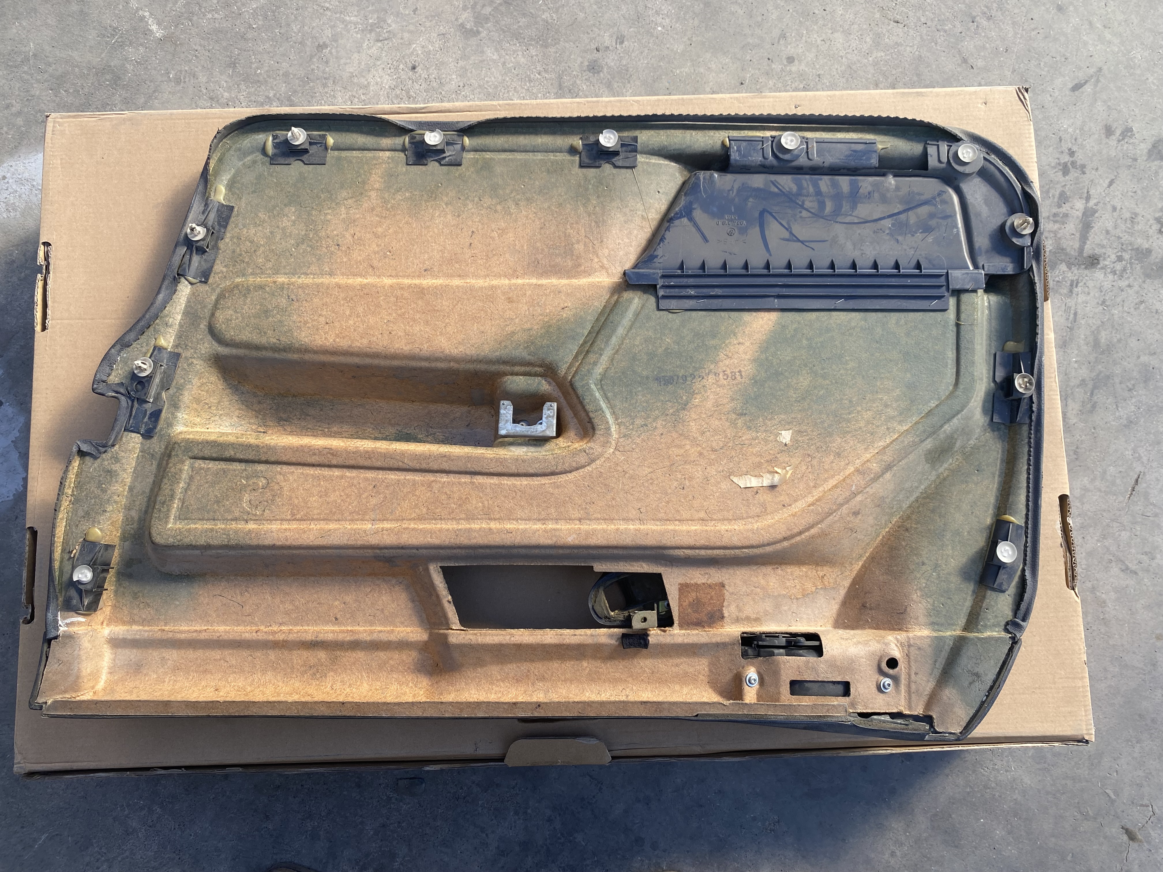 BMW 5 SERİSİ E34 SOL ÖN KAPI DÖŞEMESİ ORJINAL ÇIKMA