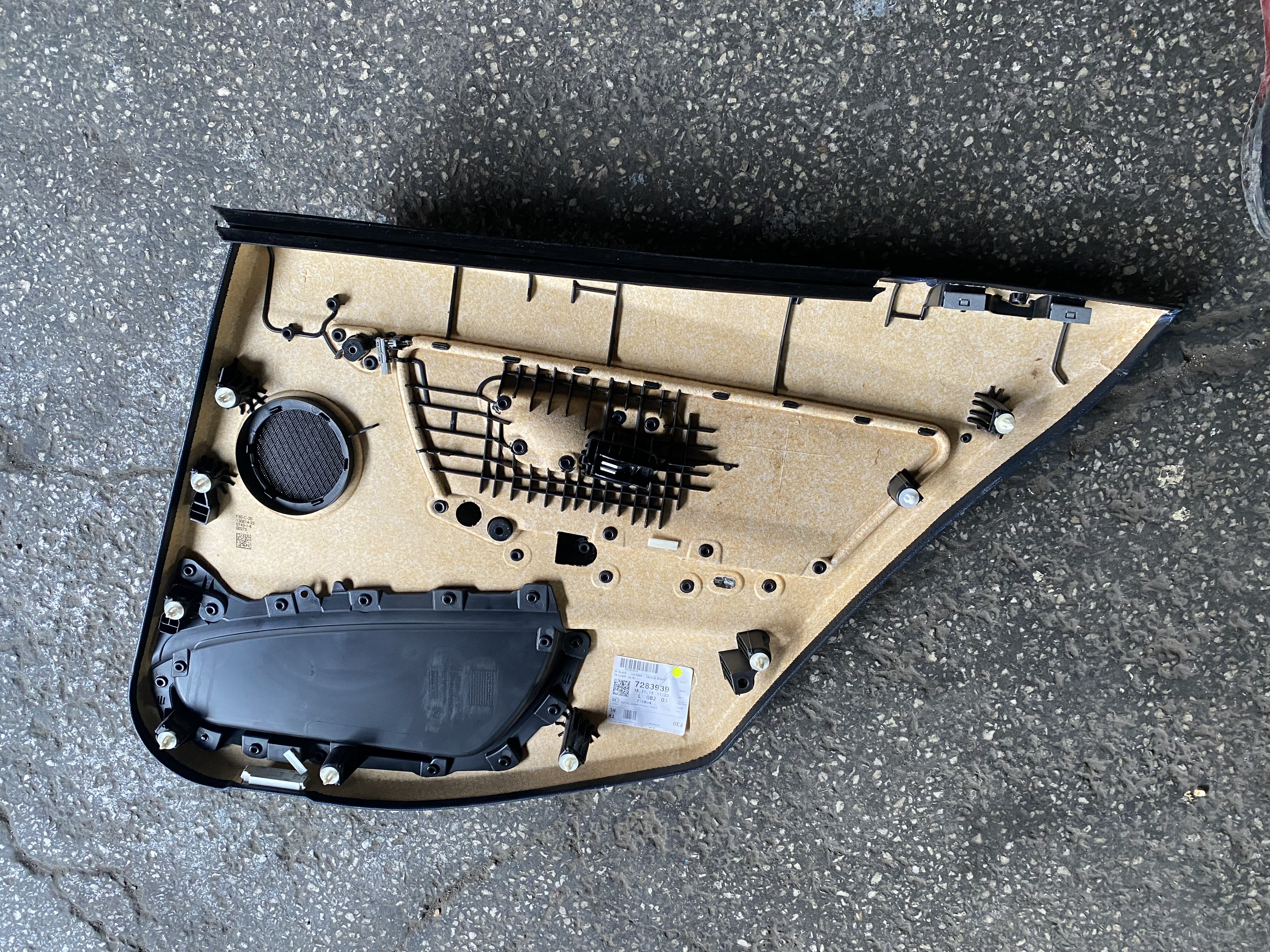 BMW F30 SOL ARKA TABA KAPI DÖŞEMESİ ORJINAL ÇIKMA