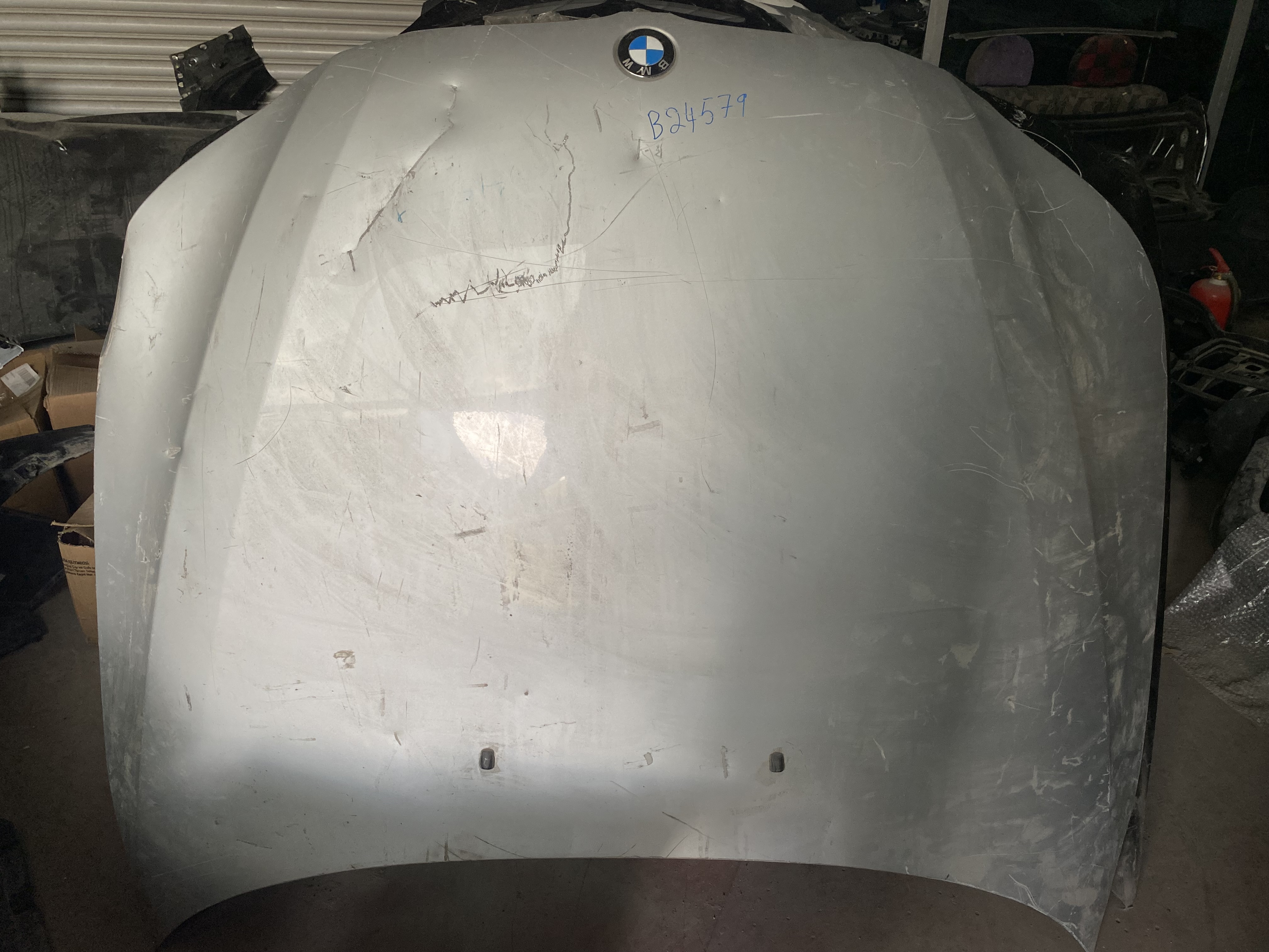 BMW E60 E60 LCI MOTOR KAPUTU GÜMÜŞ GRİ ORJİNAL ÇIKMA
