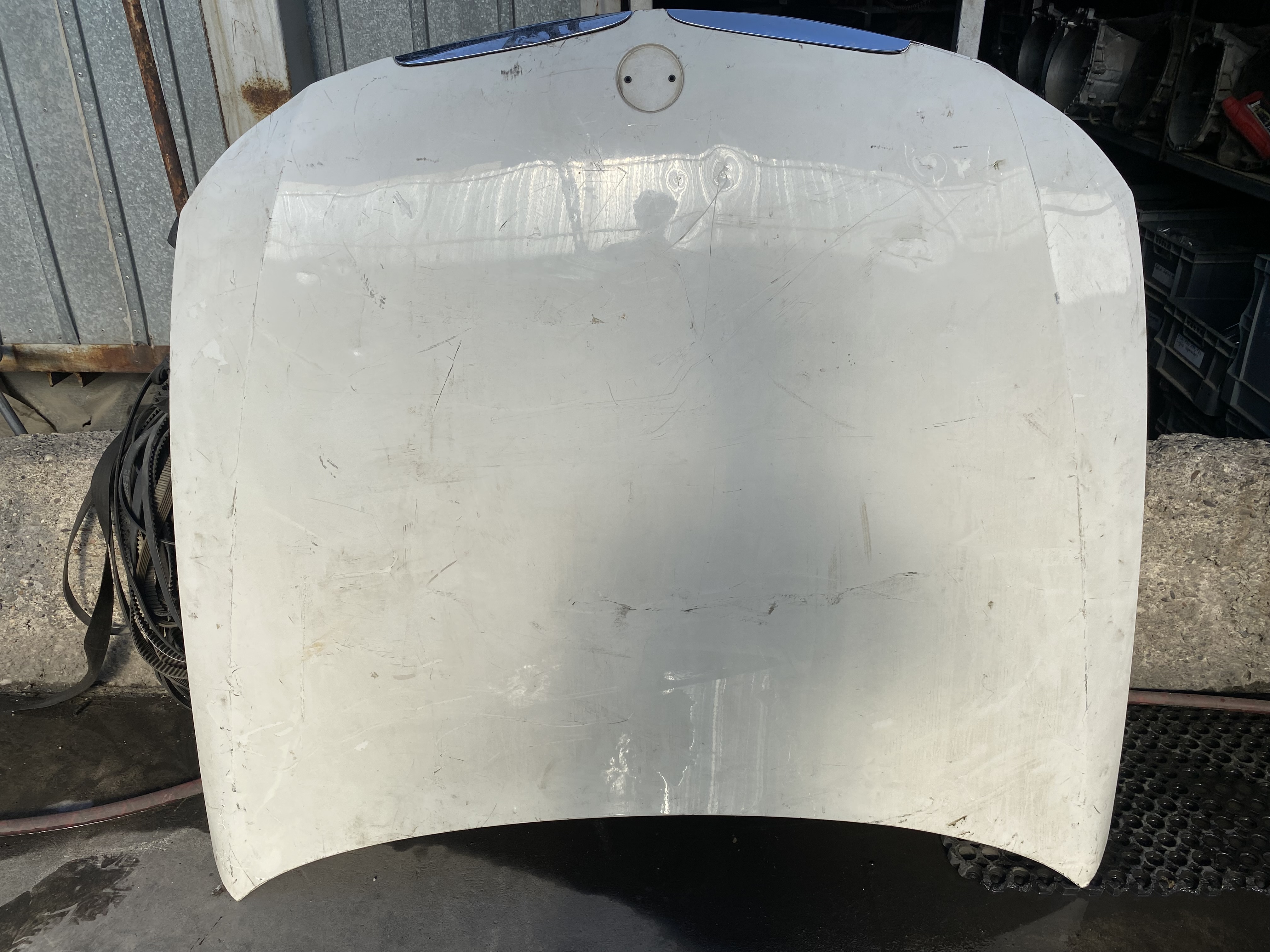 BMW E90 2005-2008 MODEL BEYAZ MOTOR KAPUTU 41617140729 ORJİNAL ÇIKMA