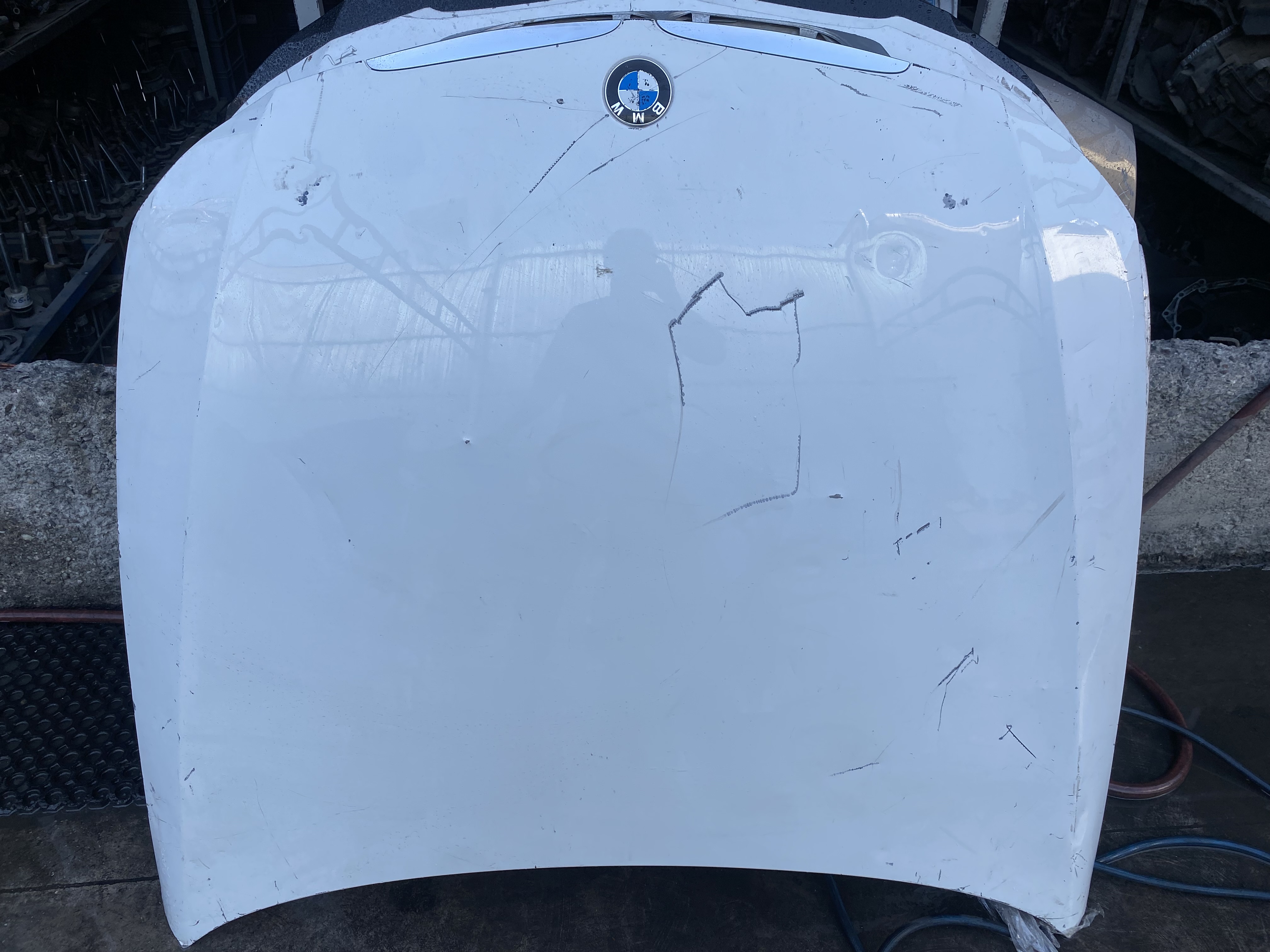BMW E90 2005-2008 MODEL BEYAZ MOTOR KAPUTU 41617140729 ORJİNAL ÇIKMA
