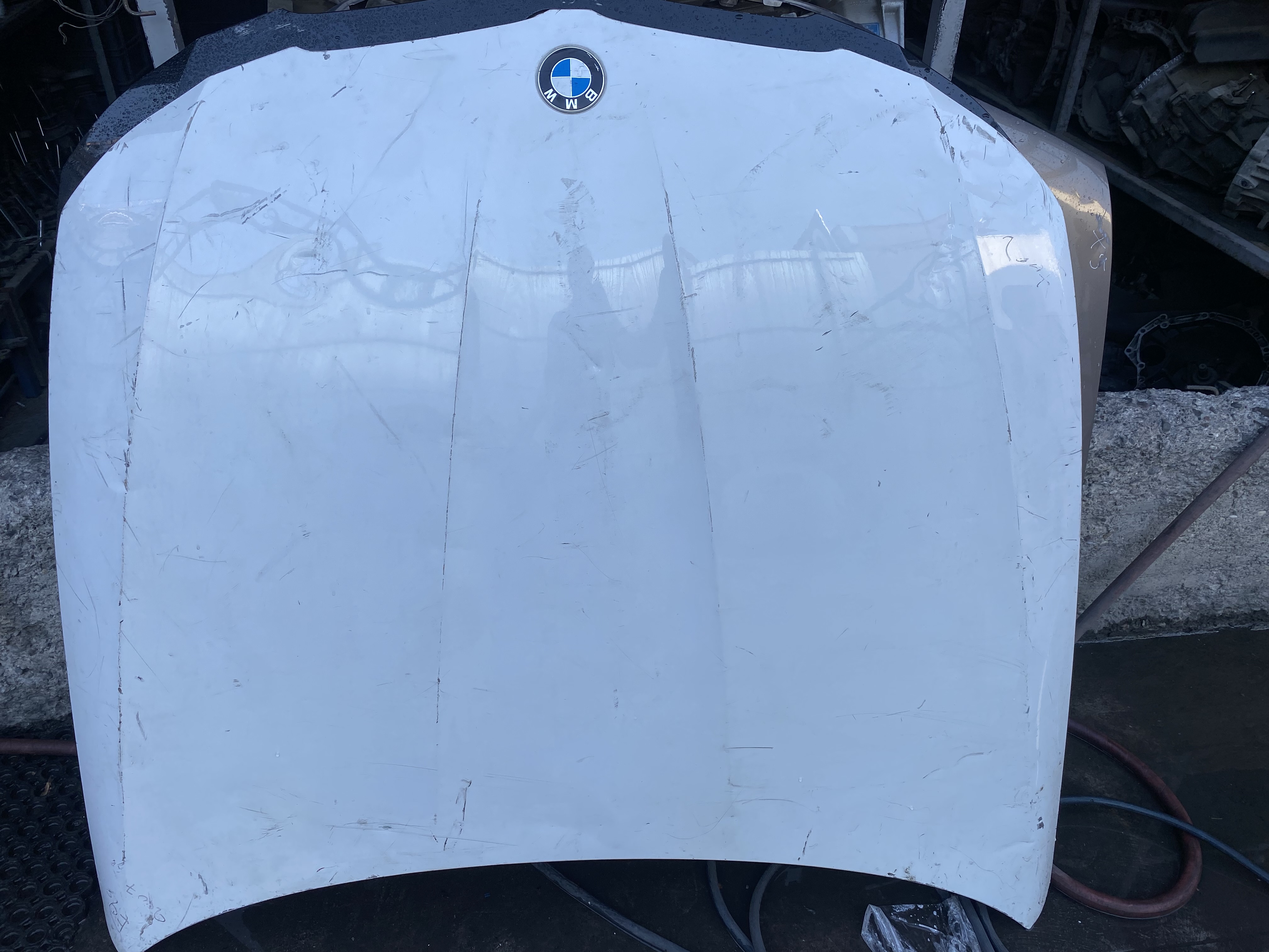 BMW E90 LCI BEYAZ MOTOR KAPUTU 41617153940 ORJİNAL ÇIKMA 