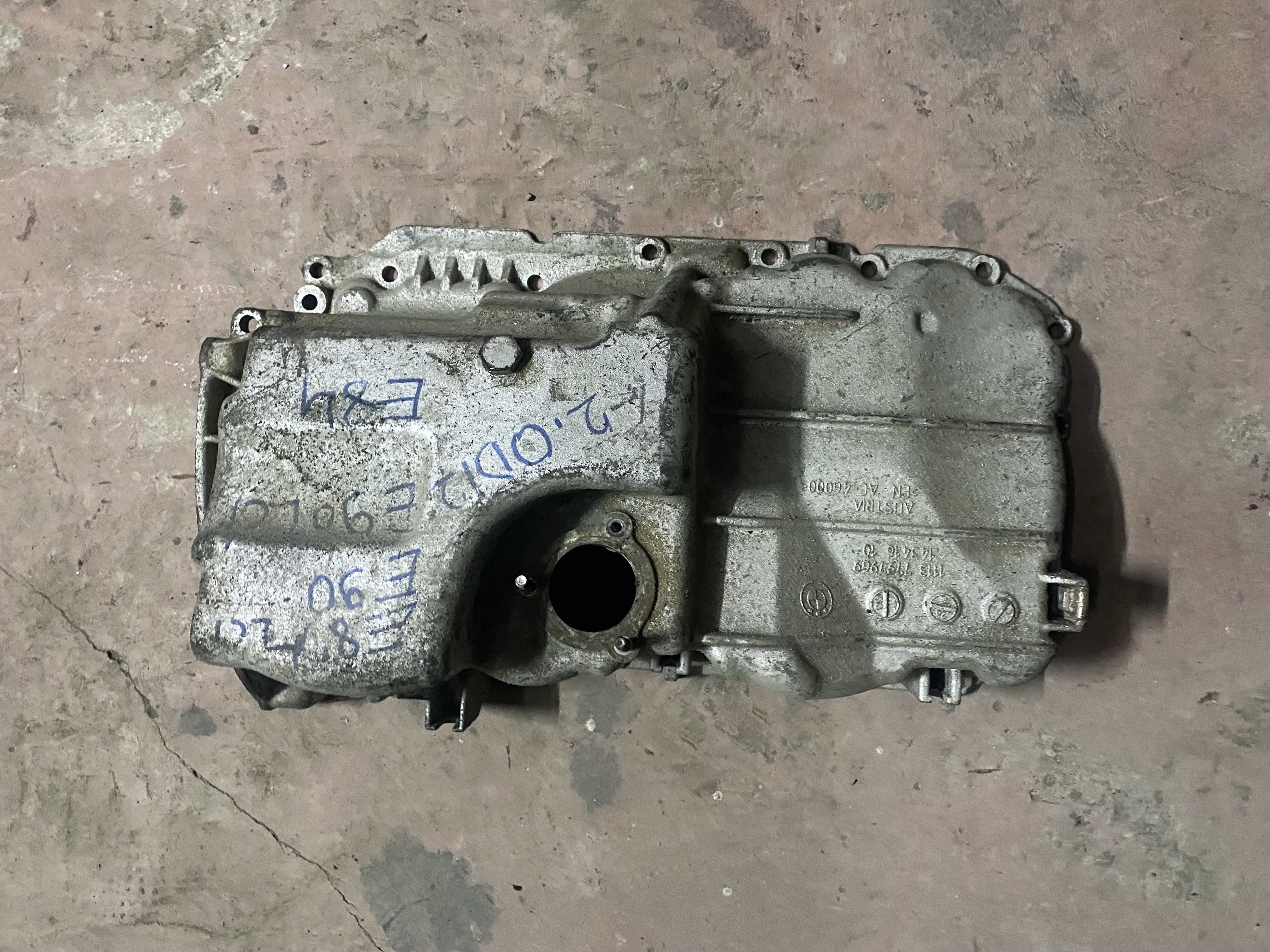 BMW E90 E87 E84 N47 MOTOR KARTERİ 7797969 ORJİNAL ÇIKMA