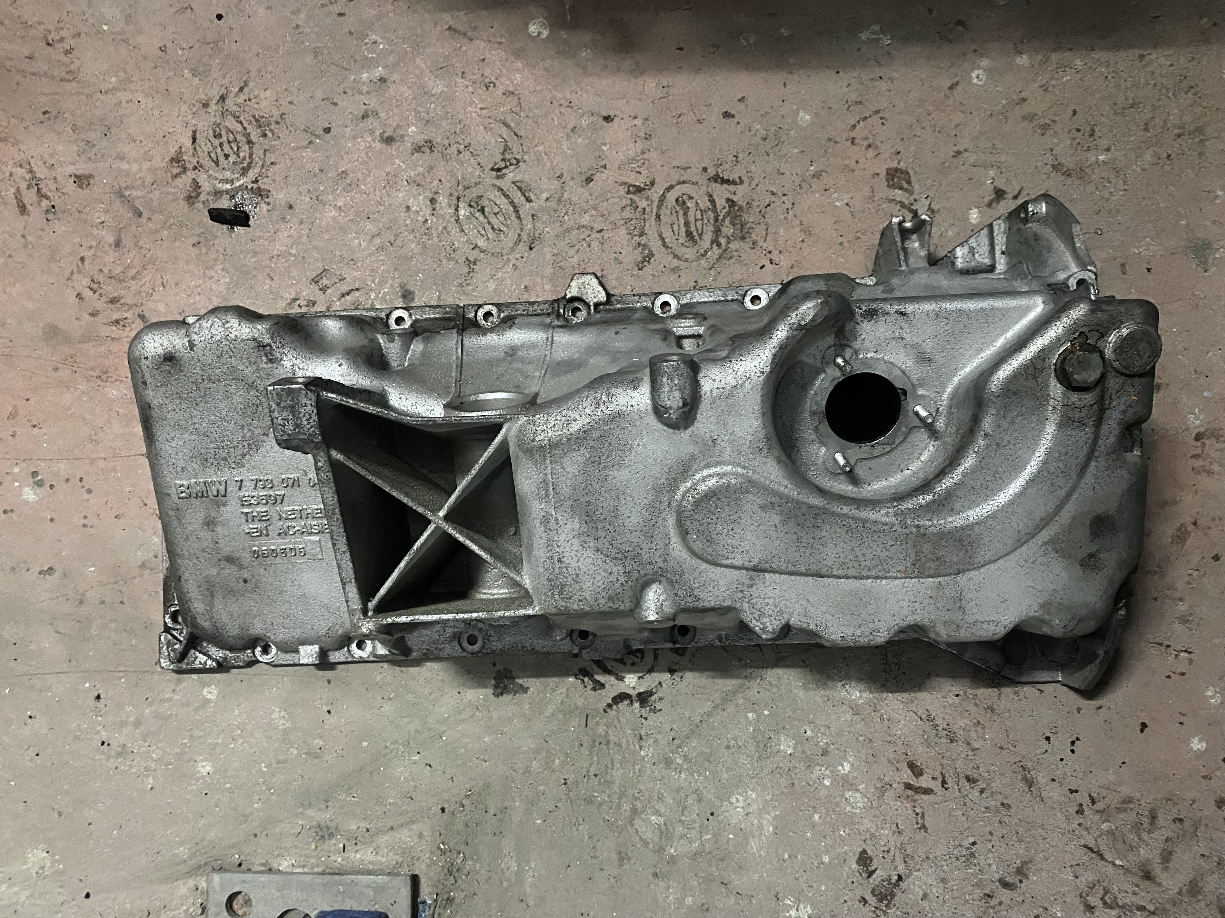 BMW E90 E92 E93 3.0dX M57N M57N2 MOTOR KARTERİ 7793071 ORJİNAL ÇIKMA