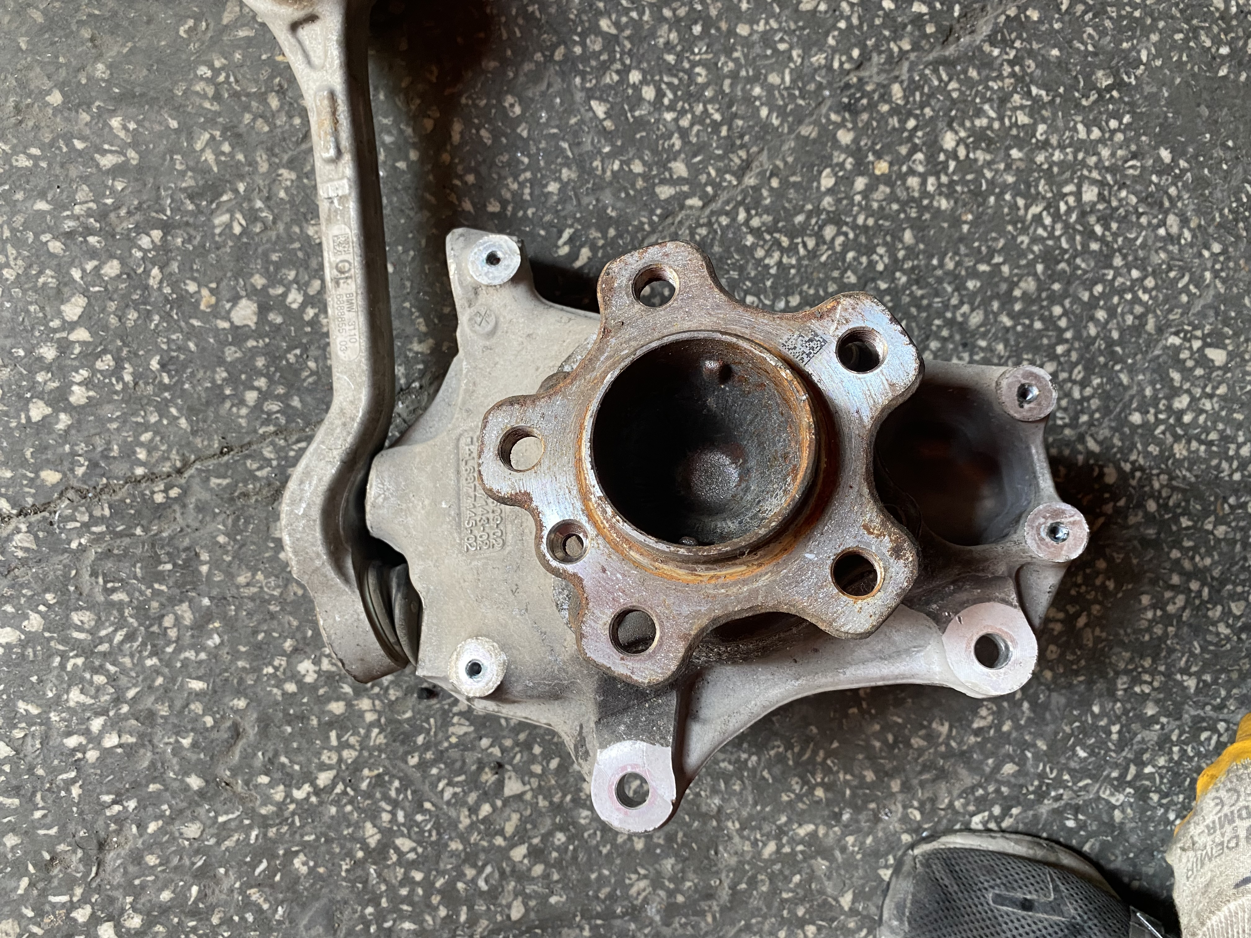 BMW G20 SOL ÖN TAŞIYICI 31206878609 ORJİNAL ÇIKMA 