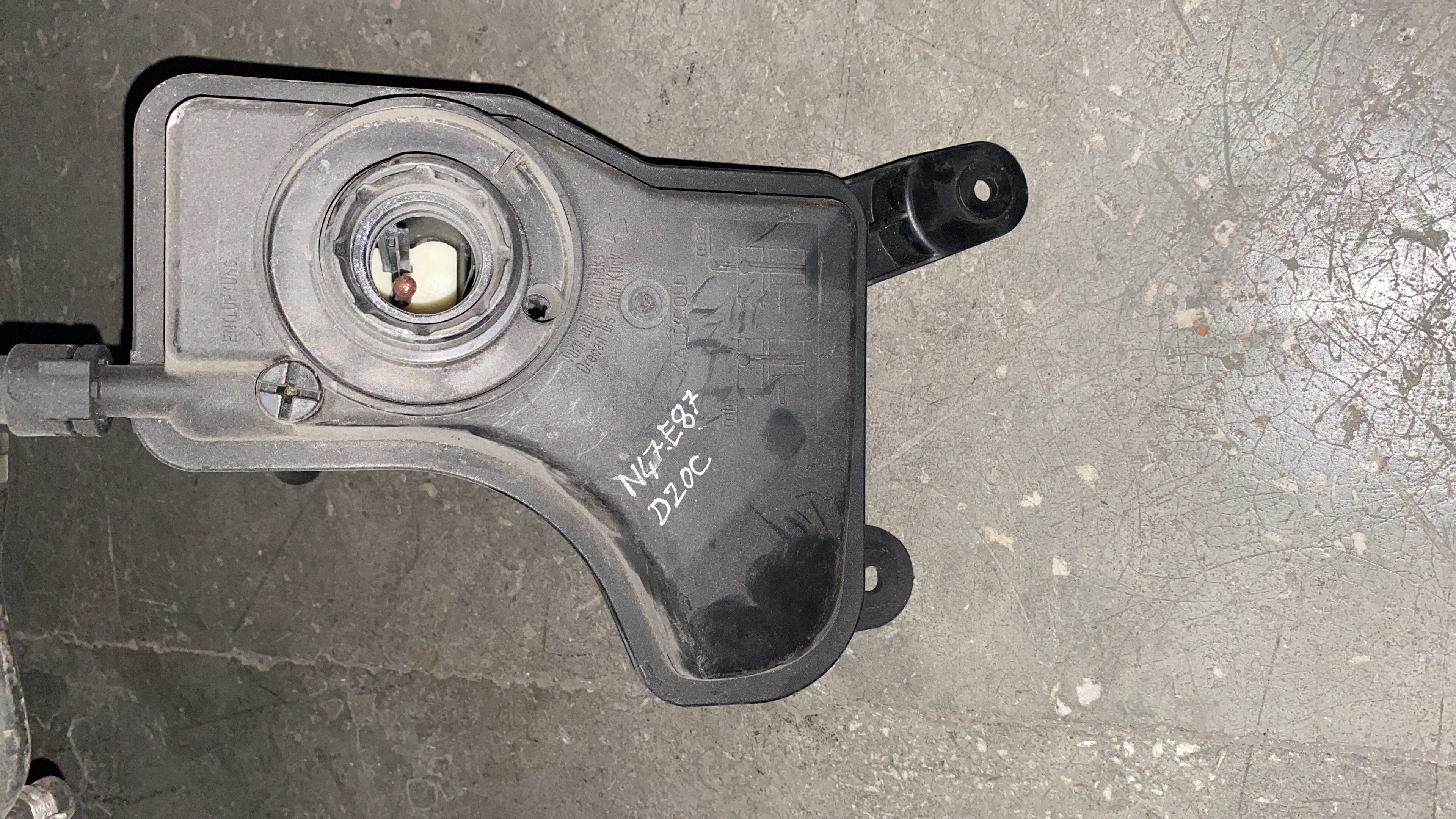 BMW E90 E84 DİZEL RADYATÖR YEDEK SU BİDONU 7810592 ORJİNAL ÇIKMA