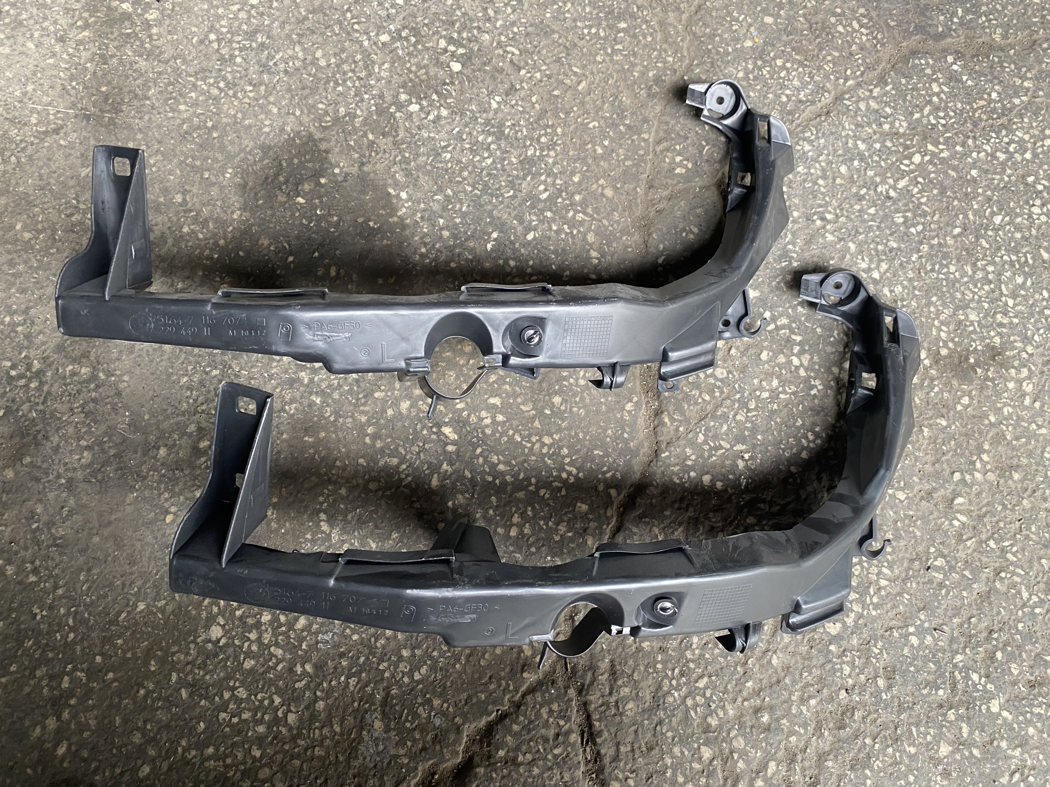 BMW E90 SOL FAR BRAKETİ 7116707 7116708 SIFIR ÜRÜN