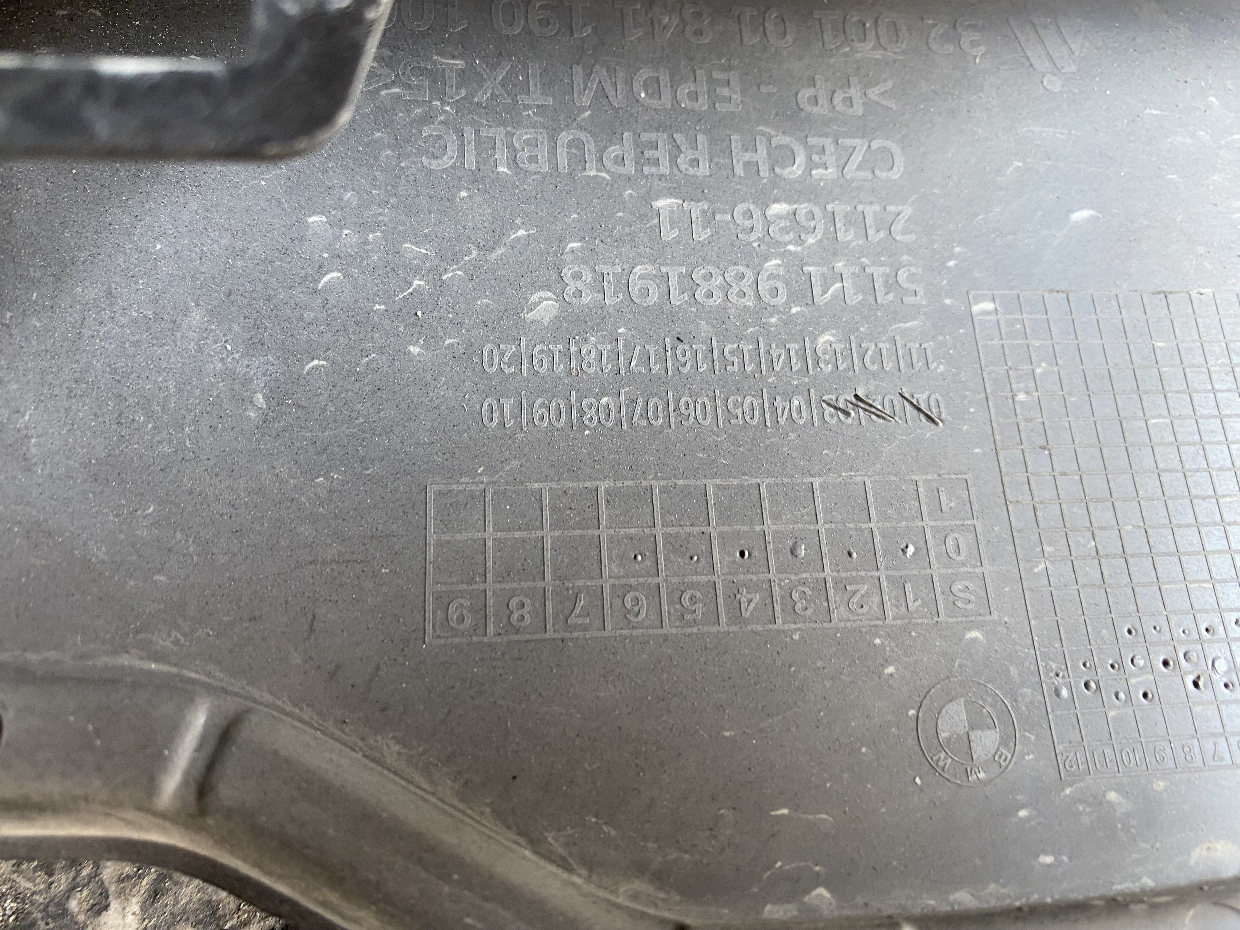 BMW X1 U1 ÖN TAMPON ALT ORTA IZGARA 51119881918 ORJİNAL ÇIKMA BMW X1 U1 ÖN TAMPON ALT ORTA IZGARA 51119881918 ORJİNAL ÇIKMA