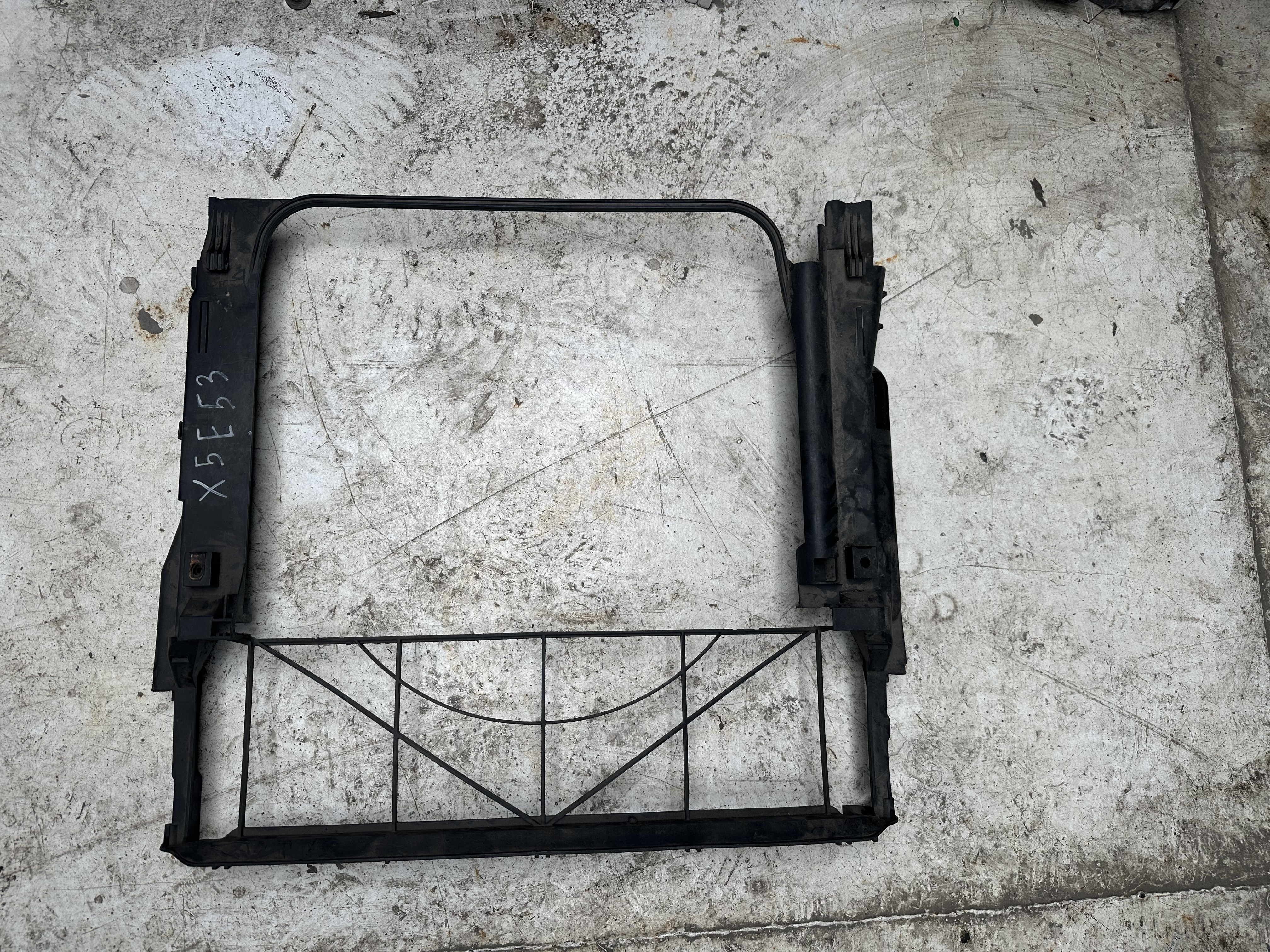 BMW X5 E53 RADYATÖR KASASI 17101439105 ORJİNAL ÇIKMA