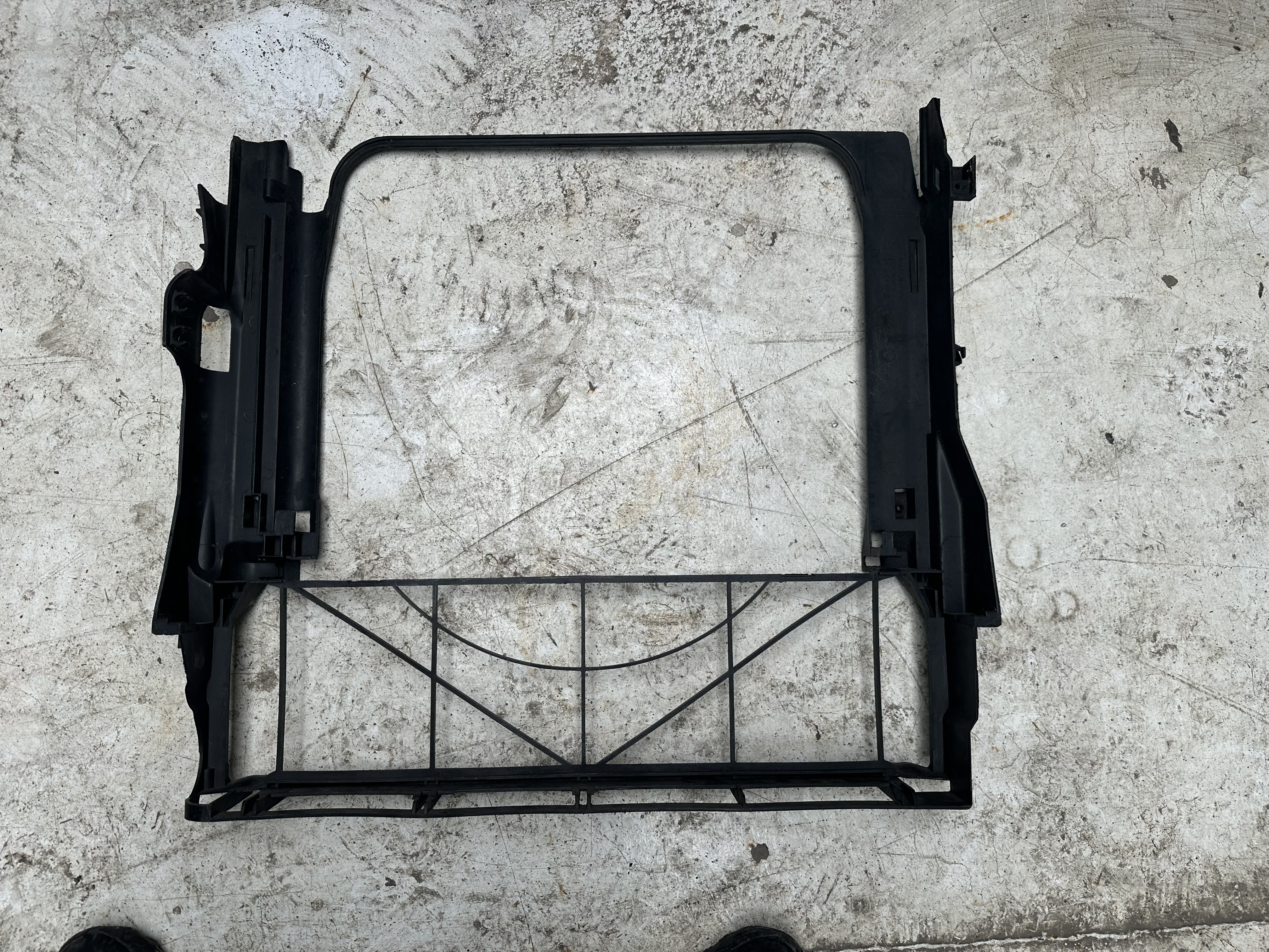 BMW X5 E53 RADYATÖR KASASI 17101439105 ORJİNAL ÇIKMA