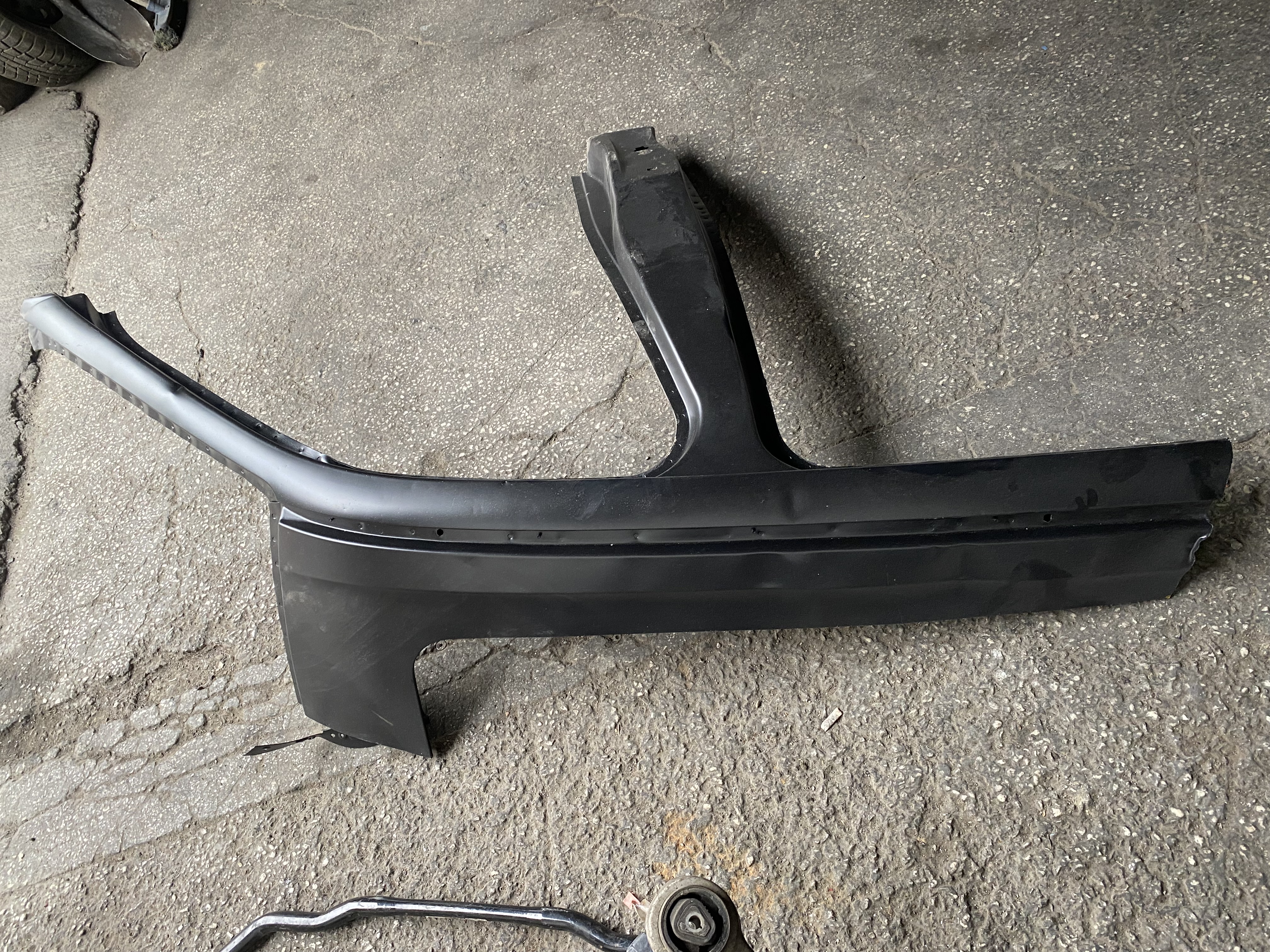 BMW F15 SAĞ ÖN KESME DİREK , YAN DUVAR ORJİNAL ÇIKMA