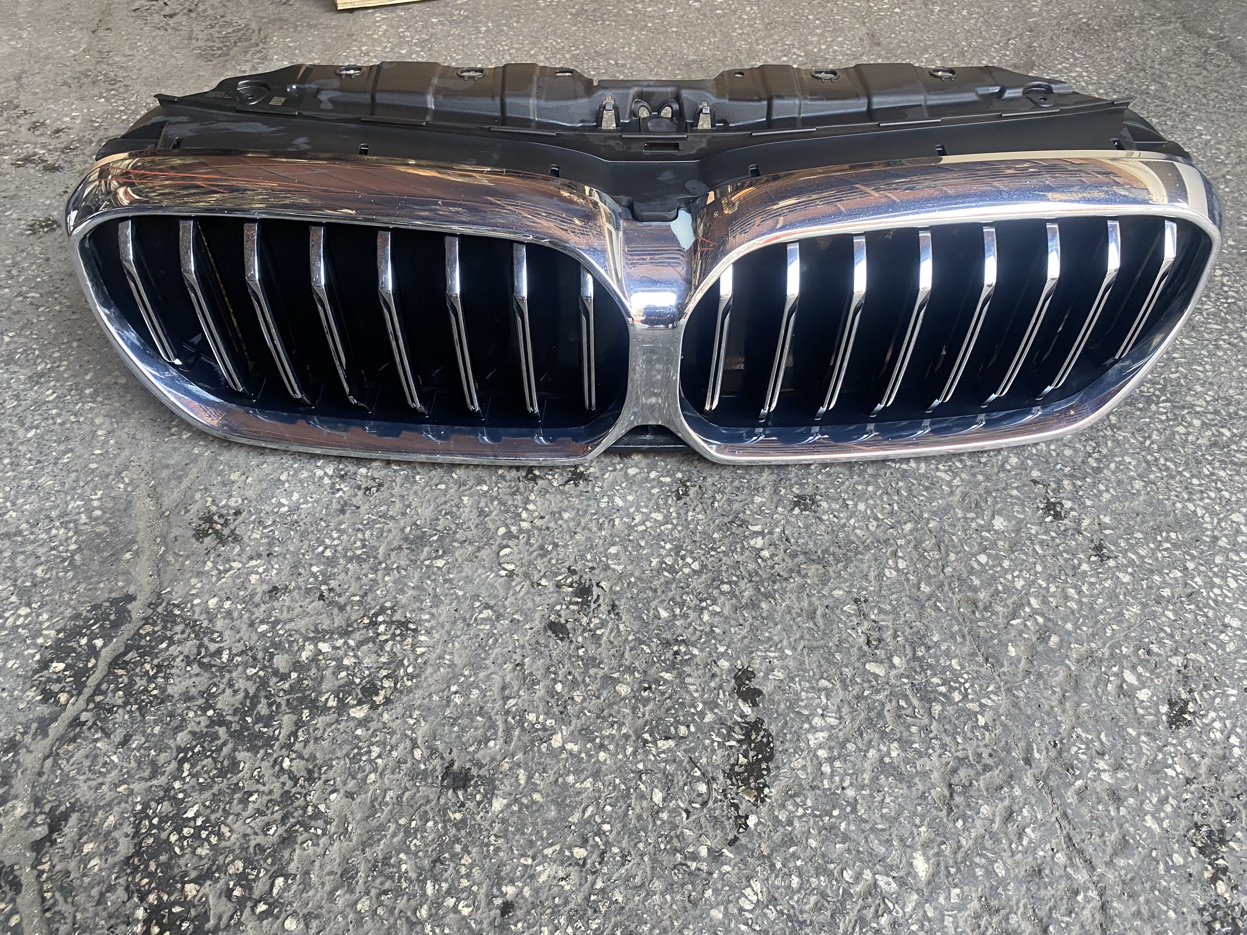 BMW G30 LCİ ÖN PANJUR VE HAVA KANALI 5A218F3 ORJİNAL ÇIKMA