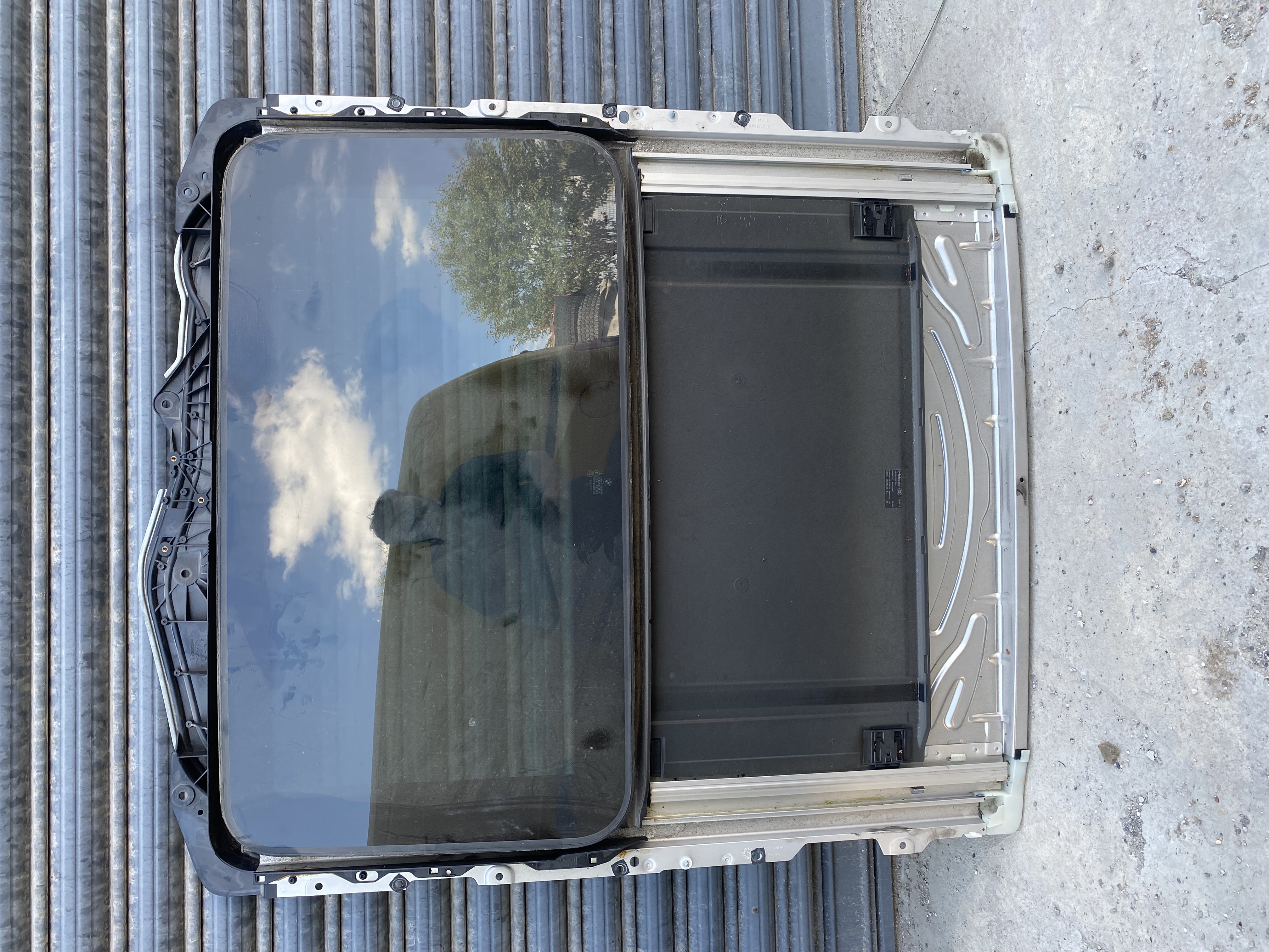 BMW E90 SUNROOF ORJİNAL ÇIKMA