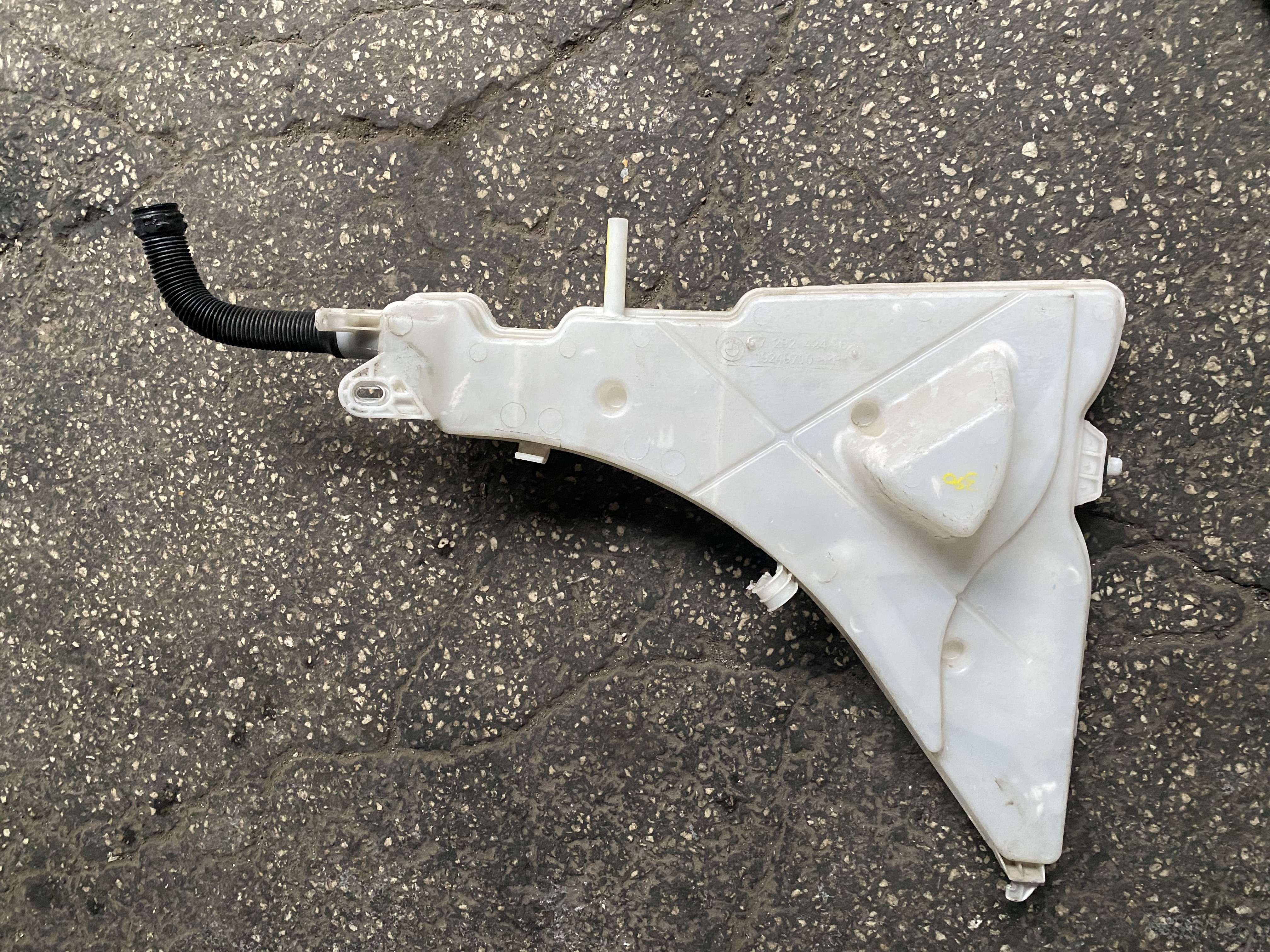 BMW X5 F15 CAM SU BİDONU ORJİNAL ÇIKMA