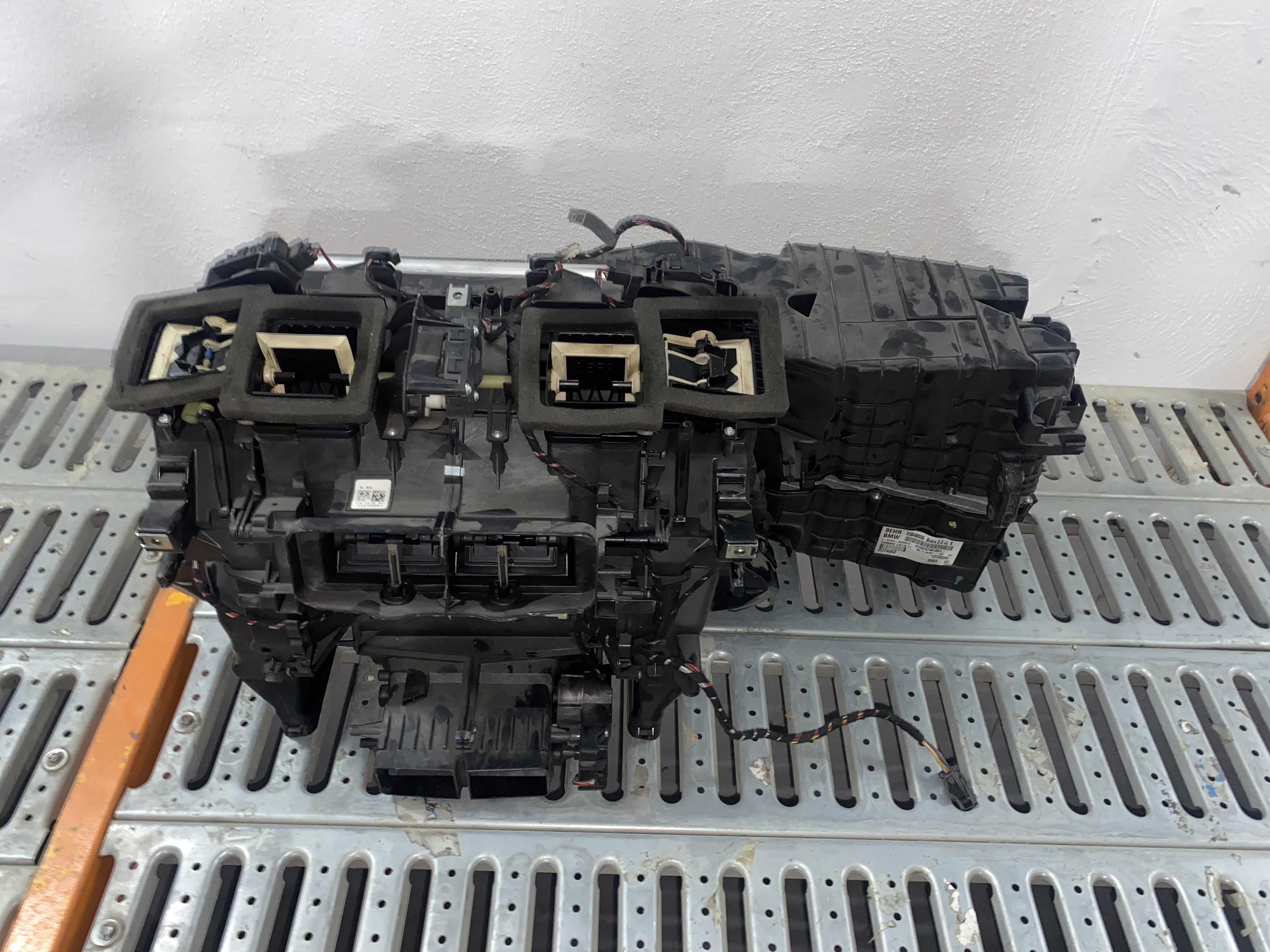 BMW F10 KALORİFER KUTUSU ORJİNAL ÇIKMA