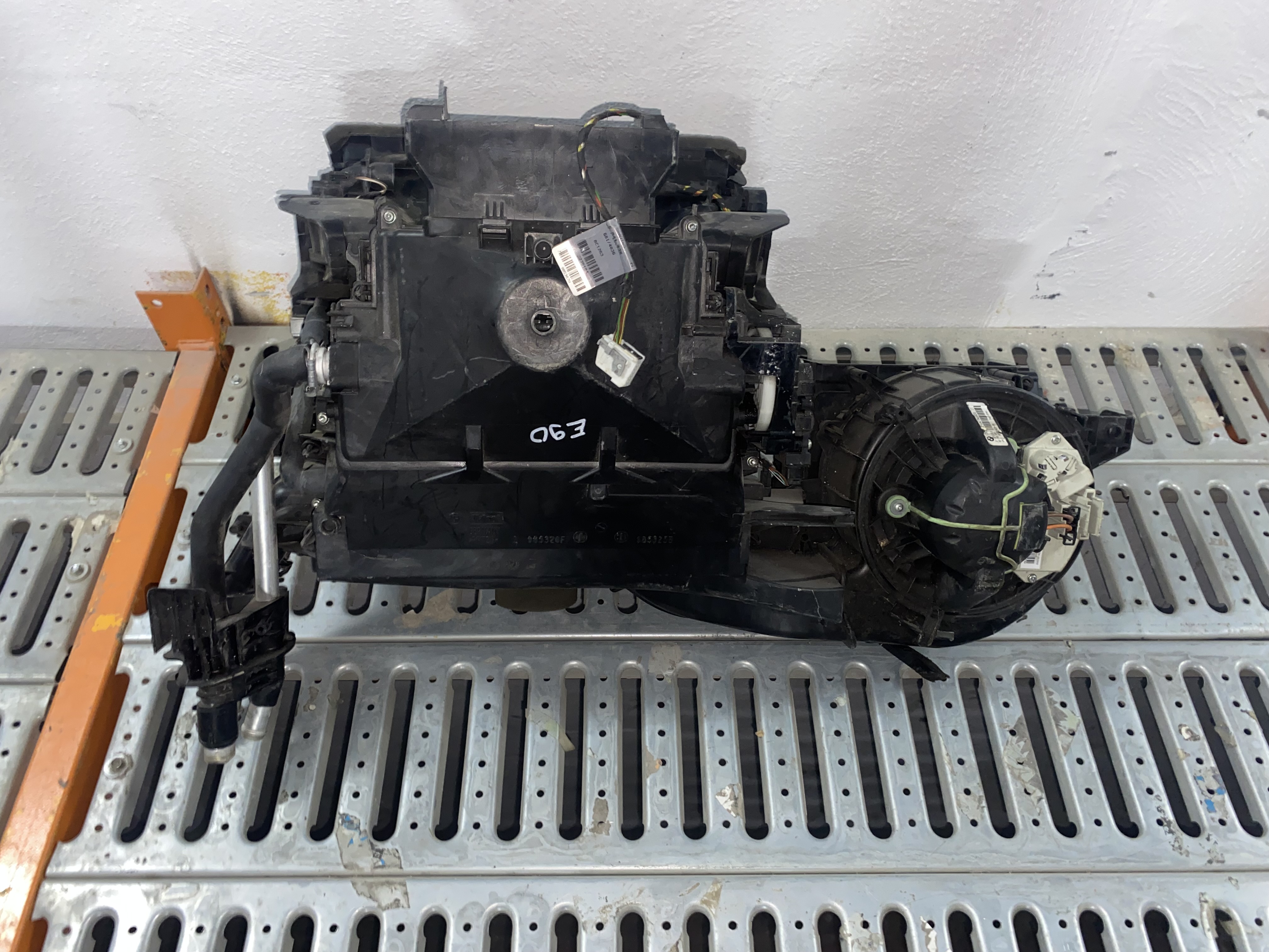 BMW E90 E92 E93 KALORİFER KUTUSU ORJİNAL ÇIKMA