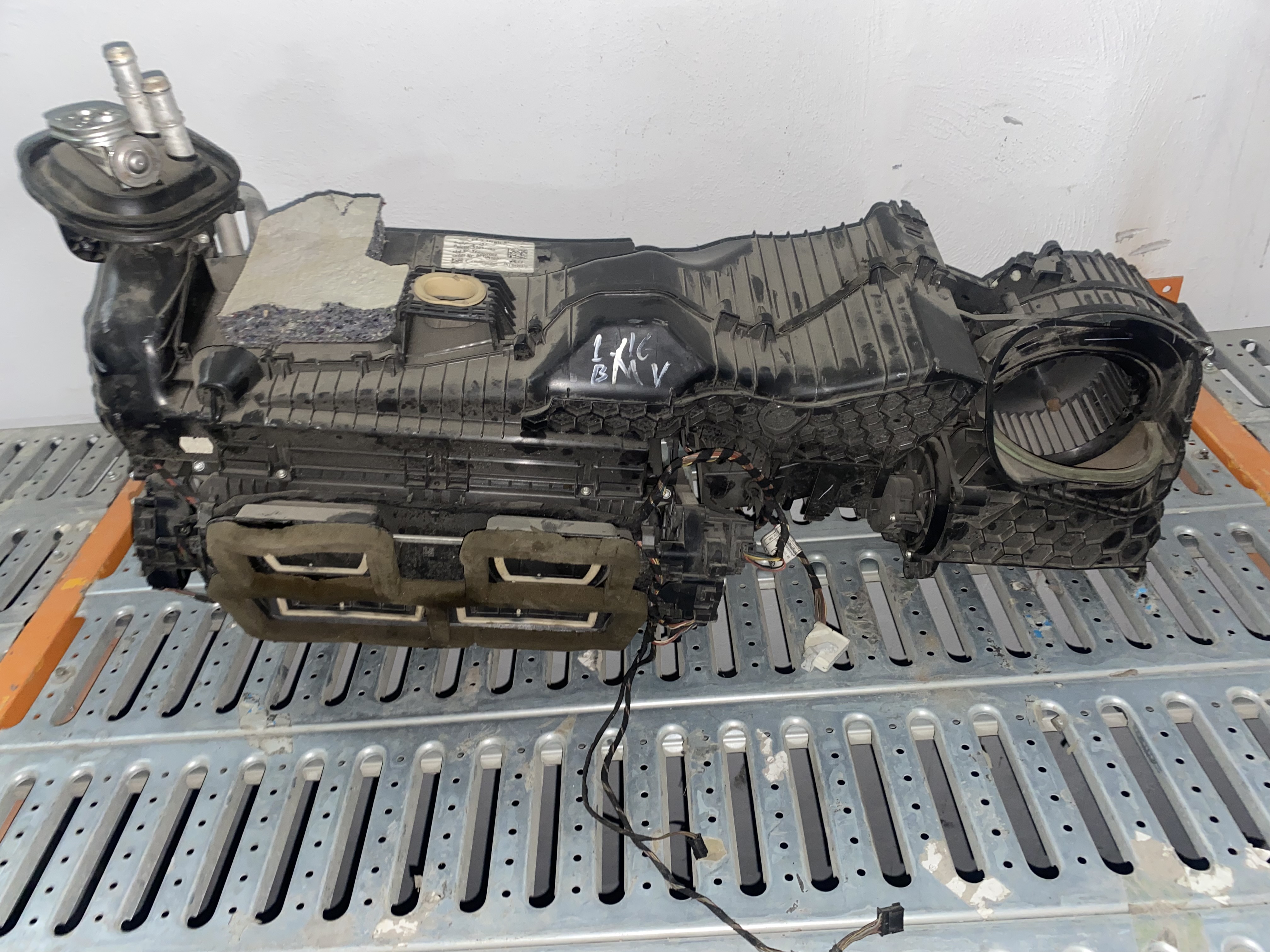 BMW F20 KALORİFER KUTUSU ORJINAL ÇIKMA