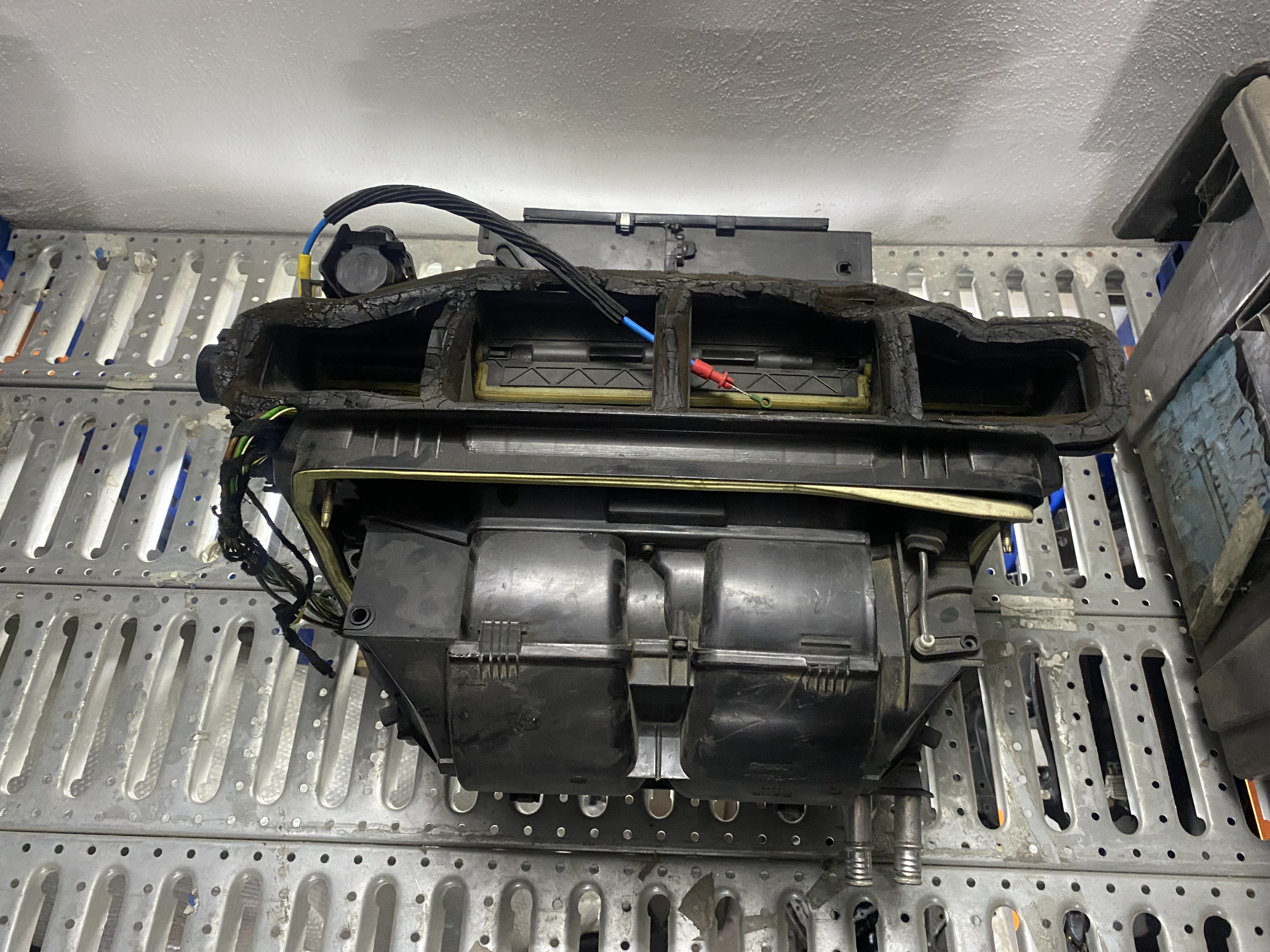 BMW E46 KALORİFER KUTUSU ORJİNAL ÇIKMA