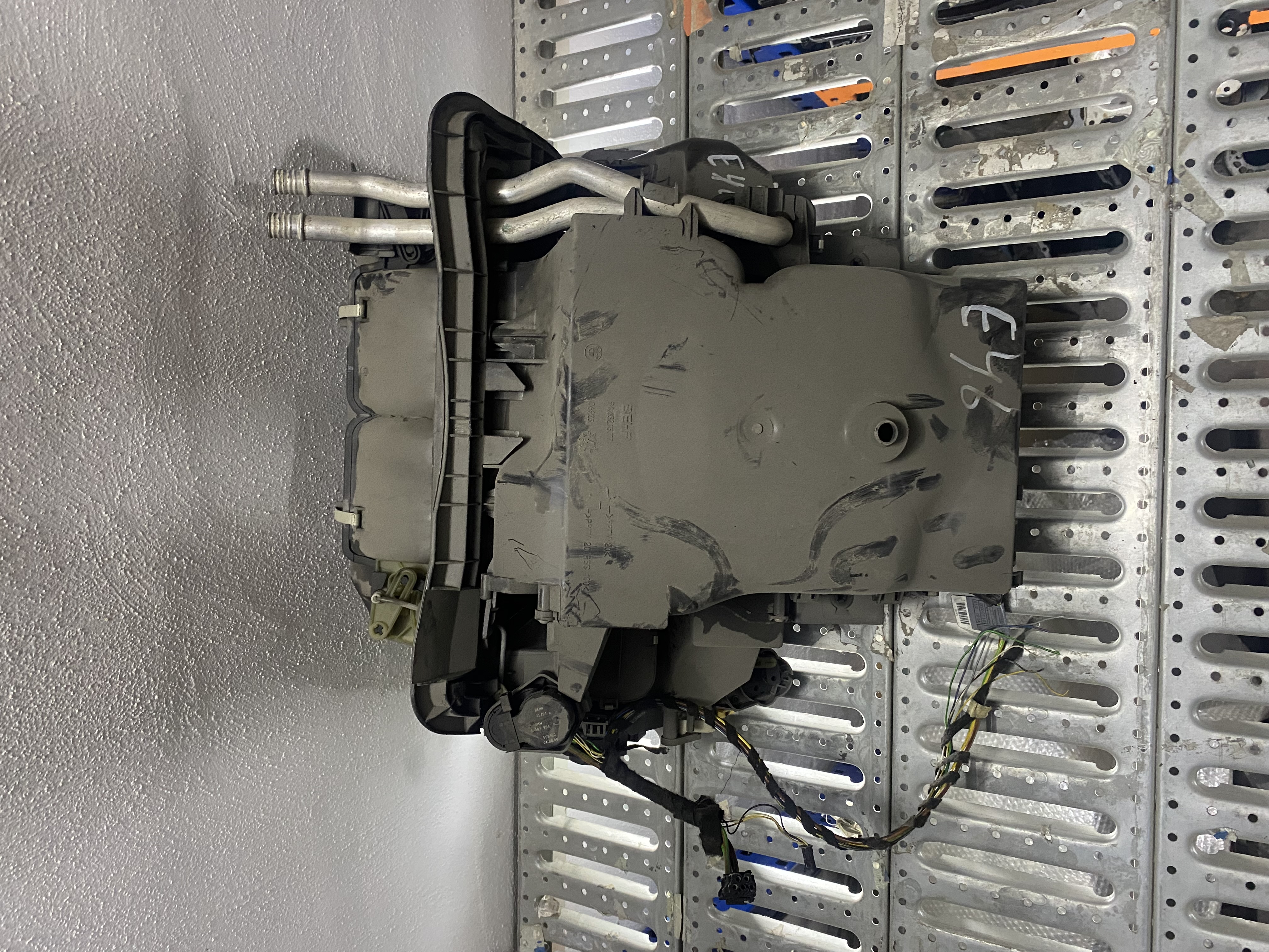 BMW E46 KALORİFER KUTUSU ORJİNAL ÇIKMA