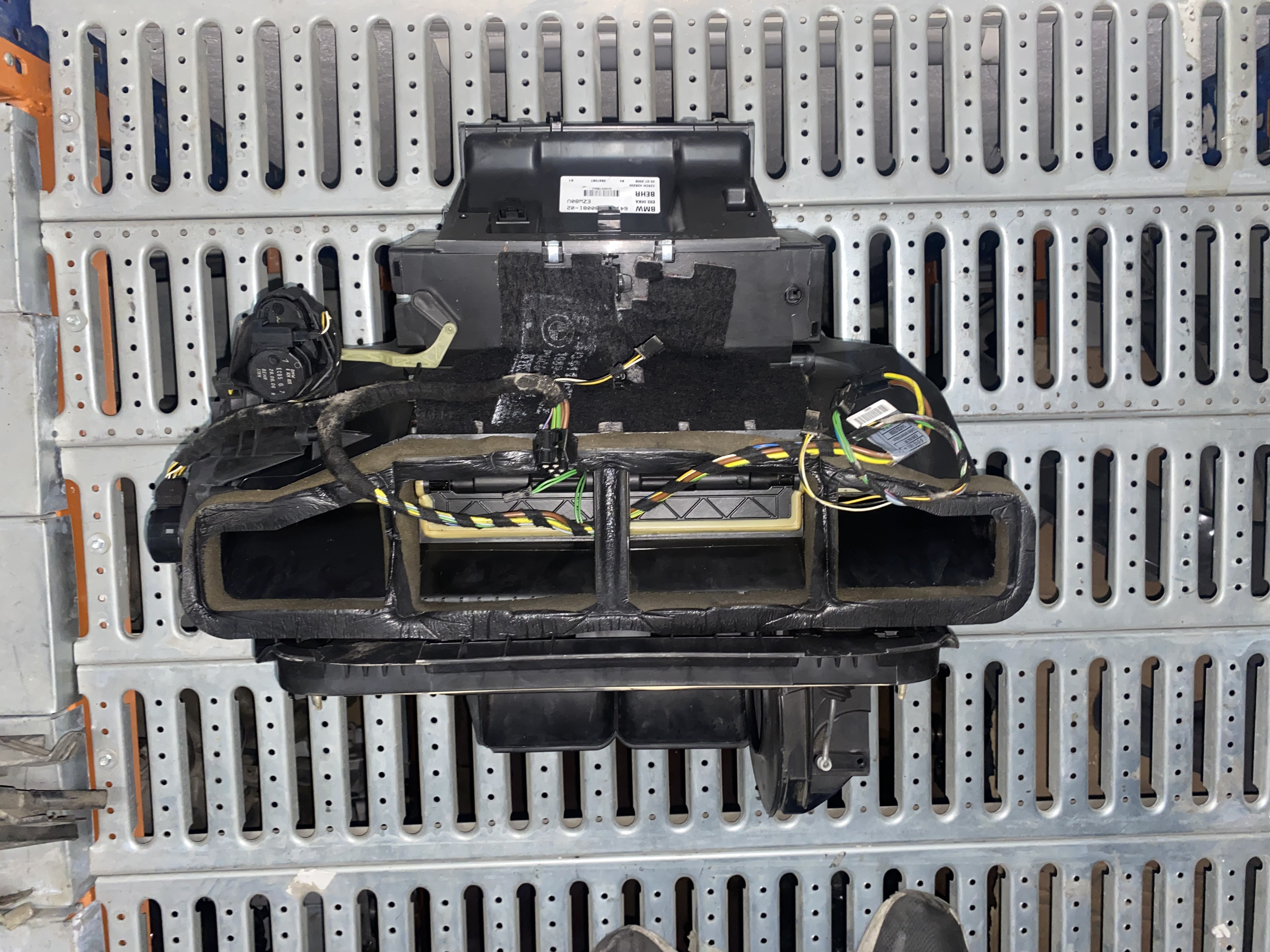 BMW  E46 KALORİFER KUTUSU 6980081  ORJINAL ÇIKMA