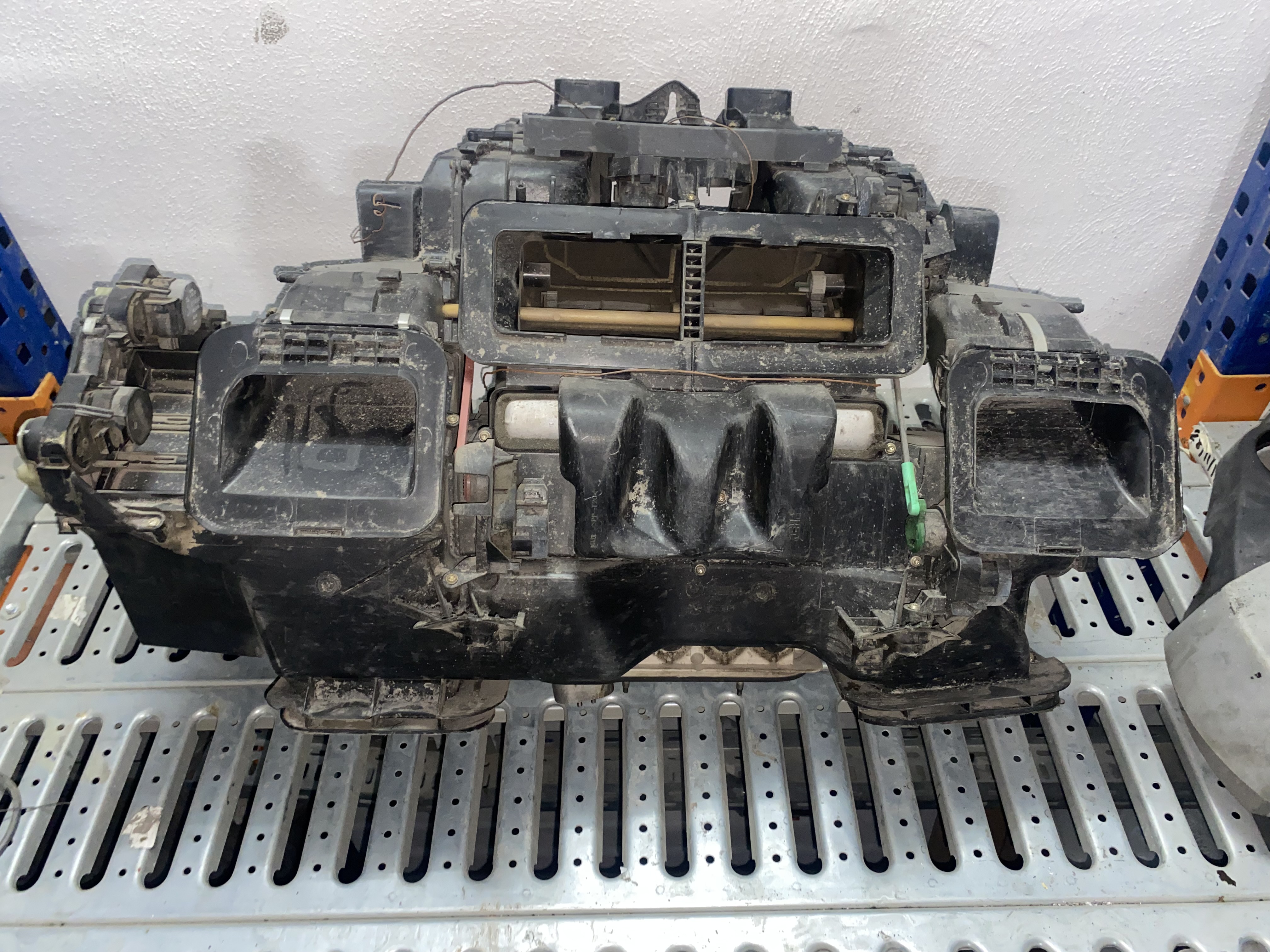 BMW 7 SERİSİ E65 E66 KALORİFER KUTUSU ORJINAL ÇIKMA BMW 7 SERİSİ E65 E66 KALORİFER KUTUSU ORJINAL ÇIKMA