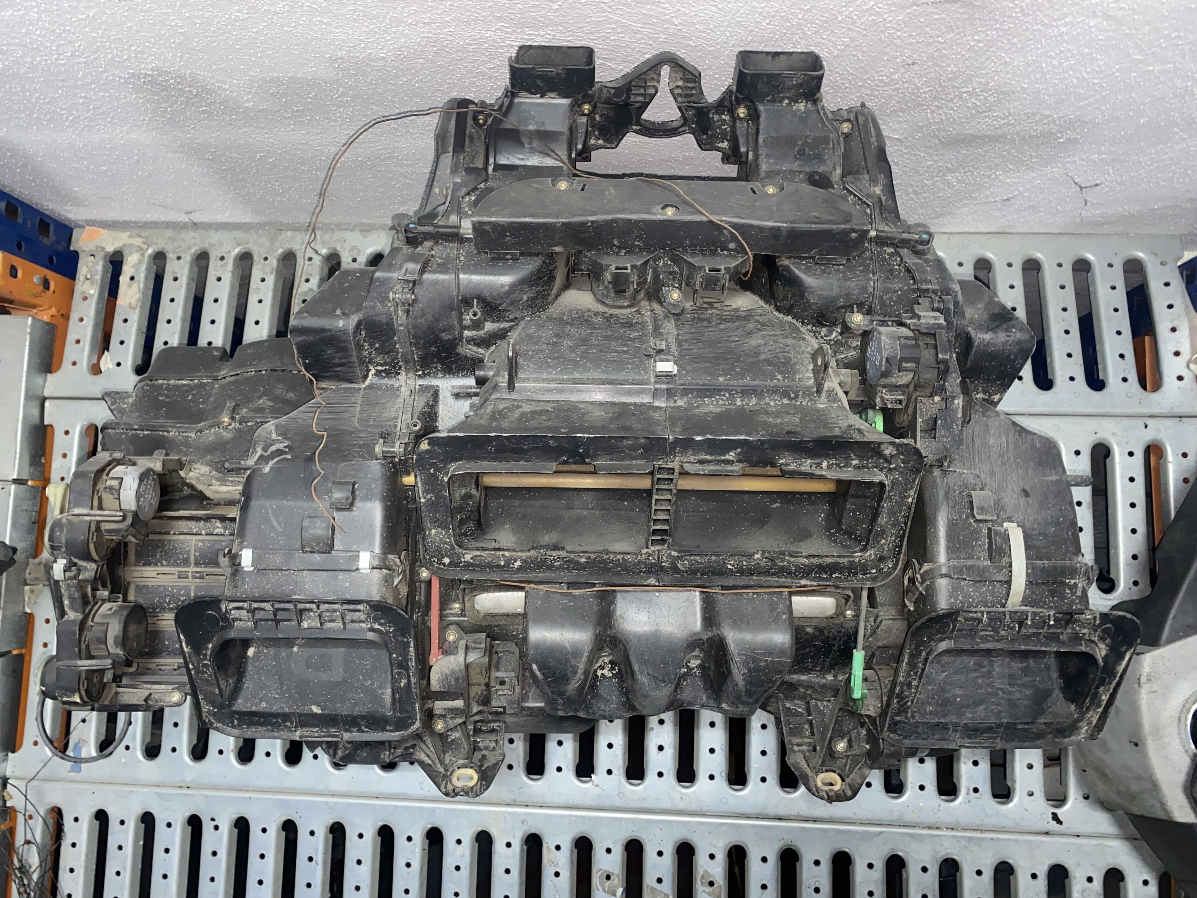 BMW 7 SERİSİ E65 E66 KALORİFER KUTUSU ORJINAL ÇIKMA