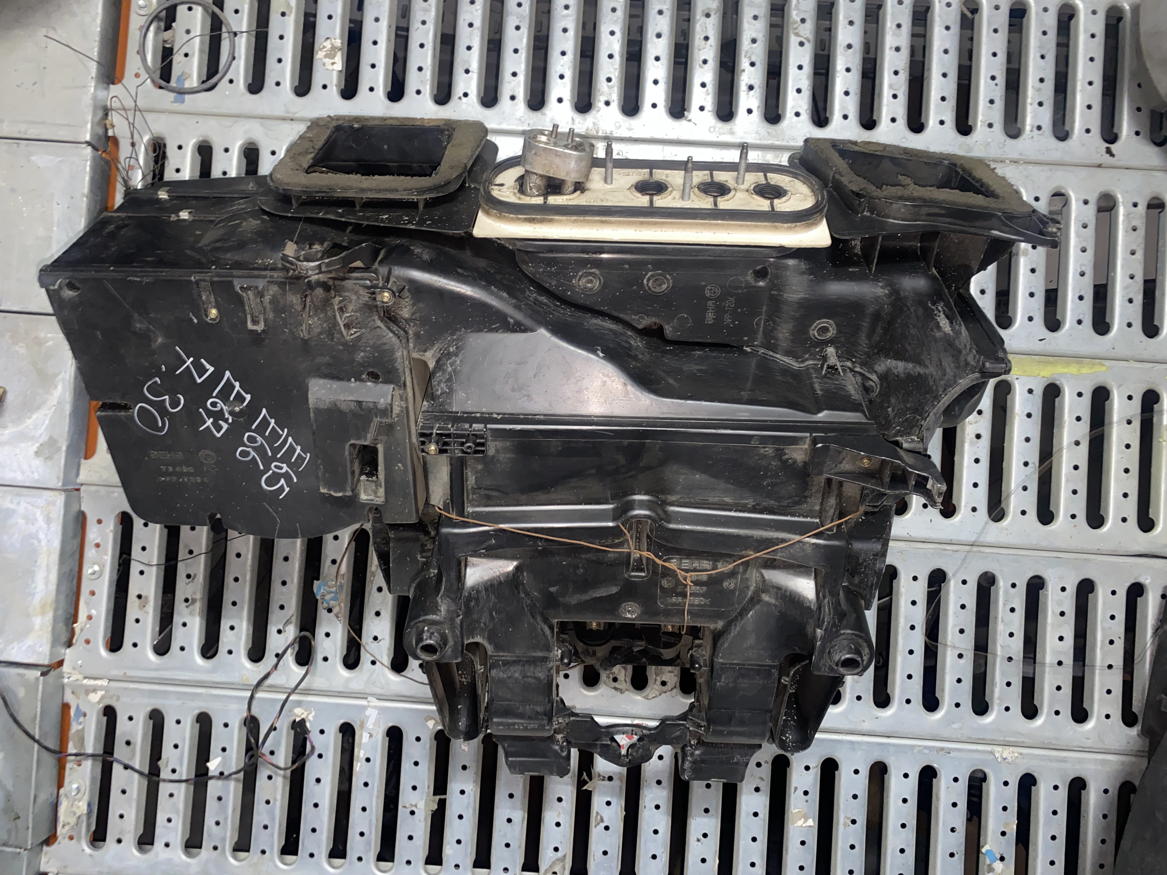 BMW 7 SERİSİ E65 E66 KALORİFER KUTUSU ORJINAL ÇIKMA