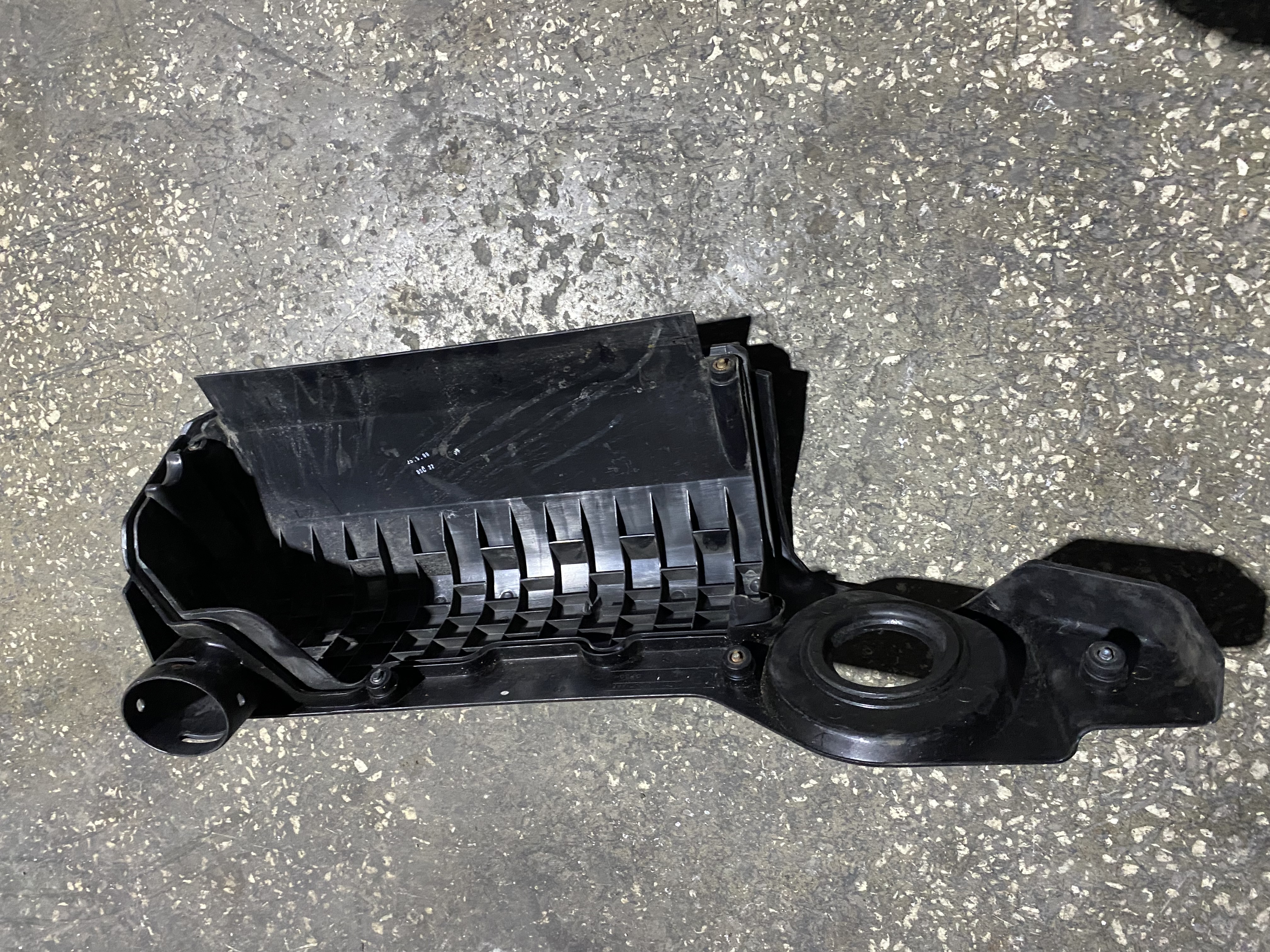 LAND ROVER FREELANDER 1 L314 TD4 HAVA FİLTRE KUTUSU ORJINAL ÇIKMA LAND ROVER FREELANDER 1 L314 TD4 HAVA FİLTRE KUTUSU ORJINAL ÇIKMA