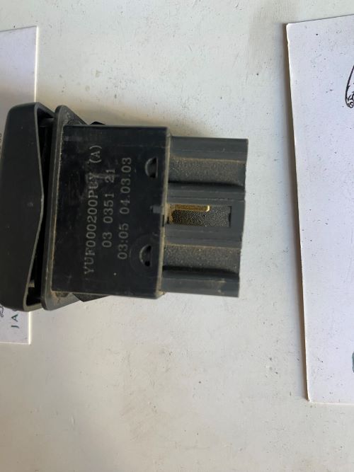 LAND ROVER FREELANDER-1 YUF000200 CAM AÇMA DÜĞMESİ ORJİNAL ÇIKMA LAND ROVER FREELANDER-1 YUF000200 CAM AÇMA DÜĞMESİ ORJİNAL ÇIKMA