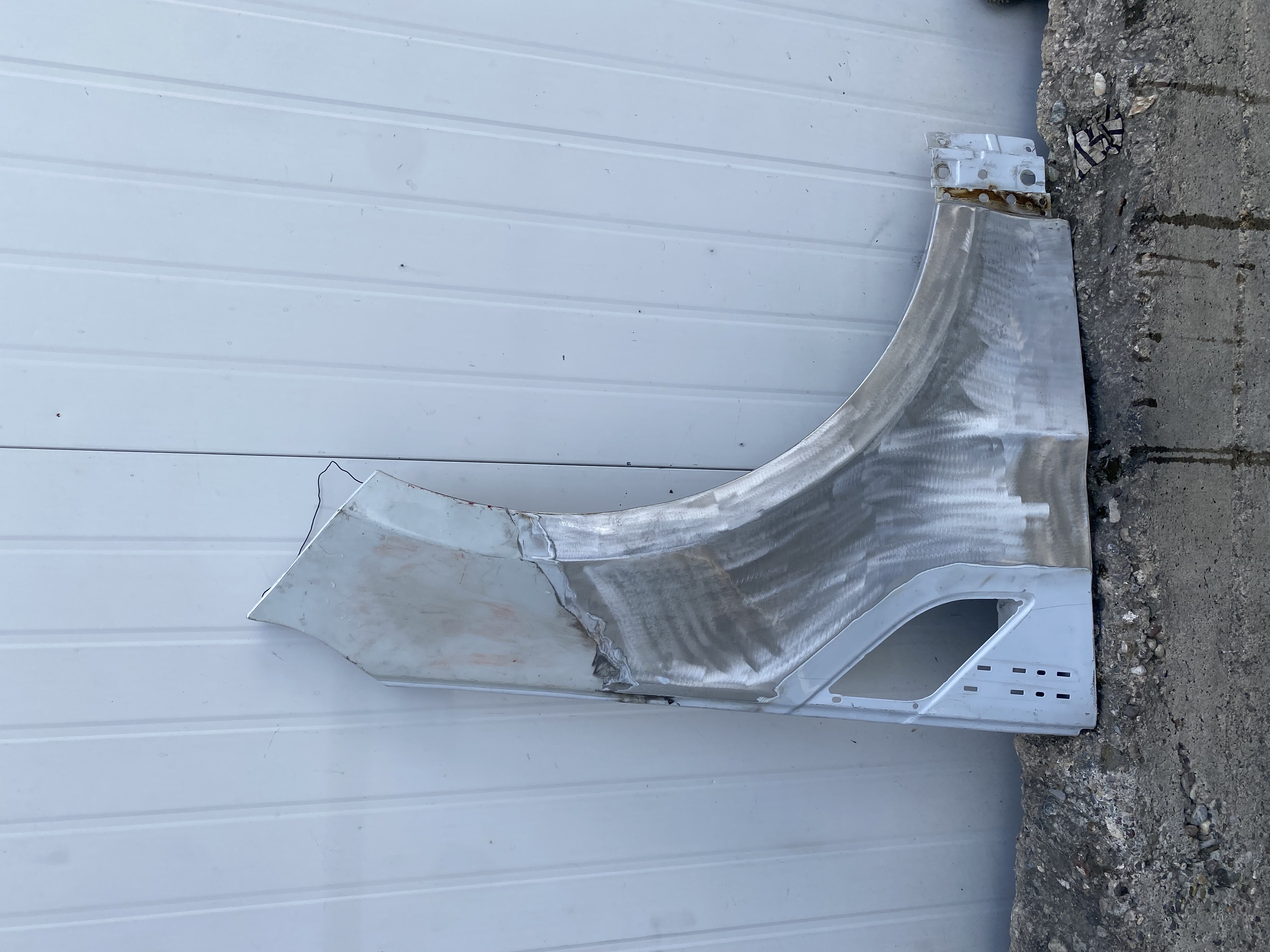 RANGE ROVER SPORT L494 SAĞ ÖN ÇAMURLUK BEYAZ ORJİNAL ÇIKMA