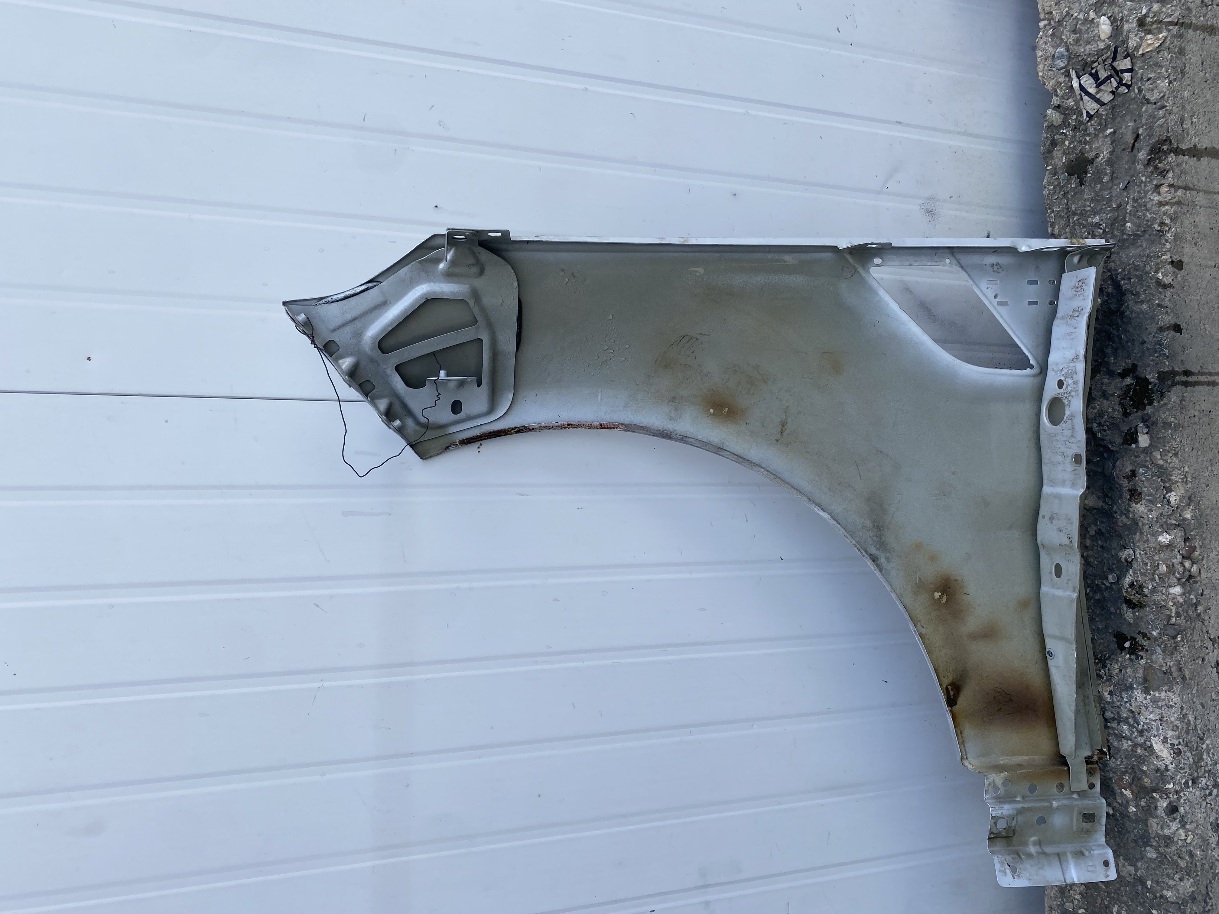 RANGE ROVER SPORT L494 SAĞ ÖN ÇAMURLUK BEYAZ ORJİNAL ÇIKMA