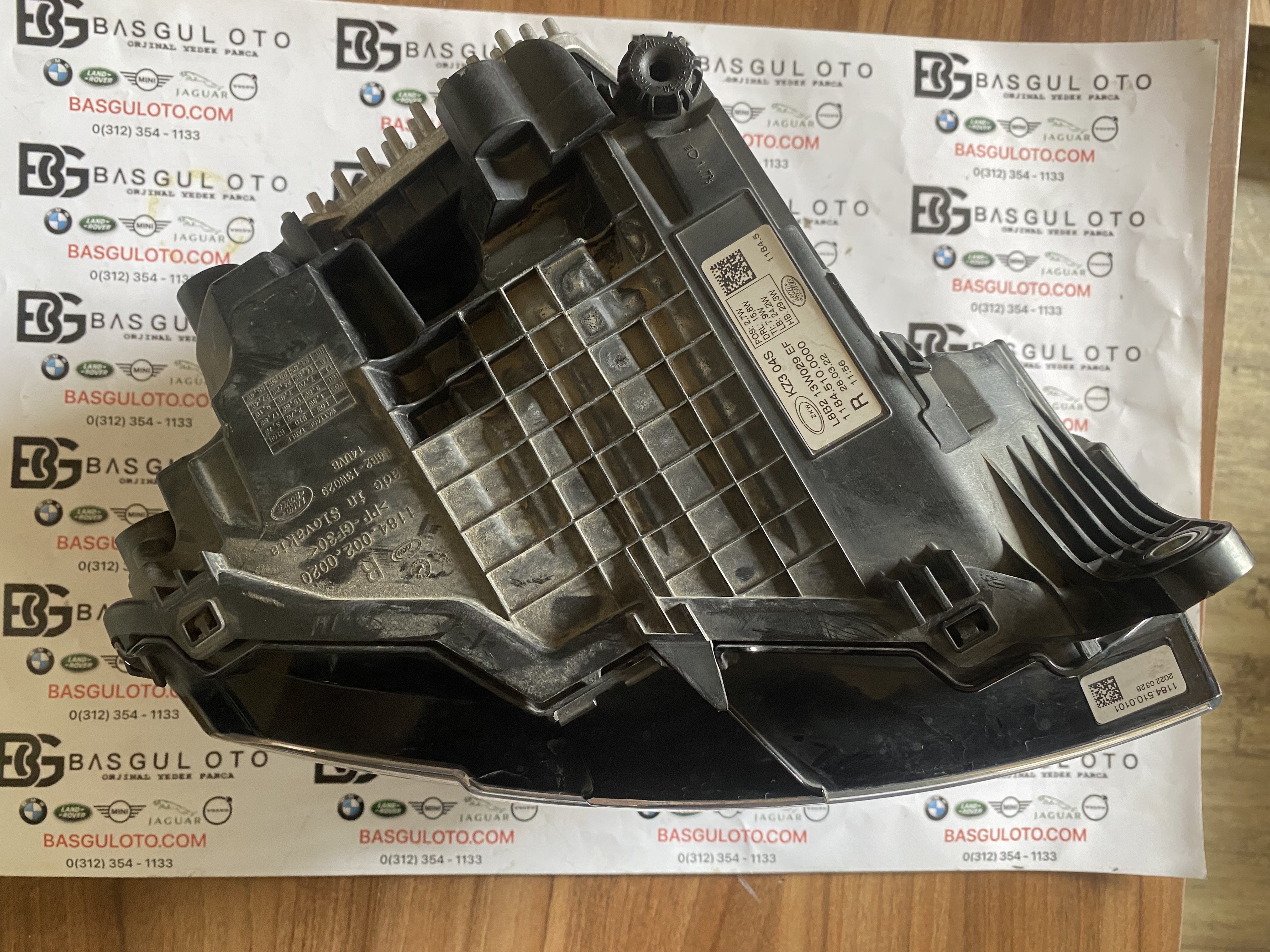 LAND ROVER DEFENDER 2 L663 SAĞ FAR L8B2-13W029-EF ORJİNAL ÇIKMA 