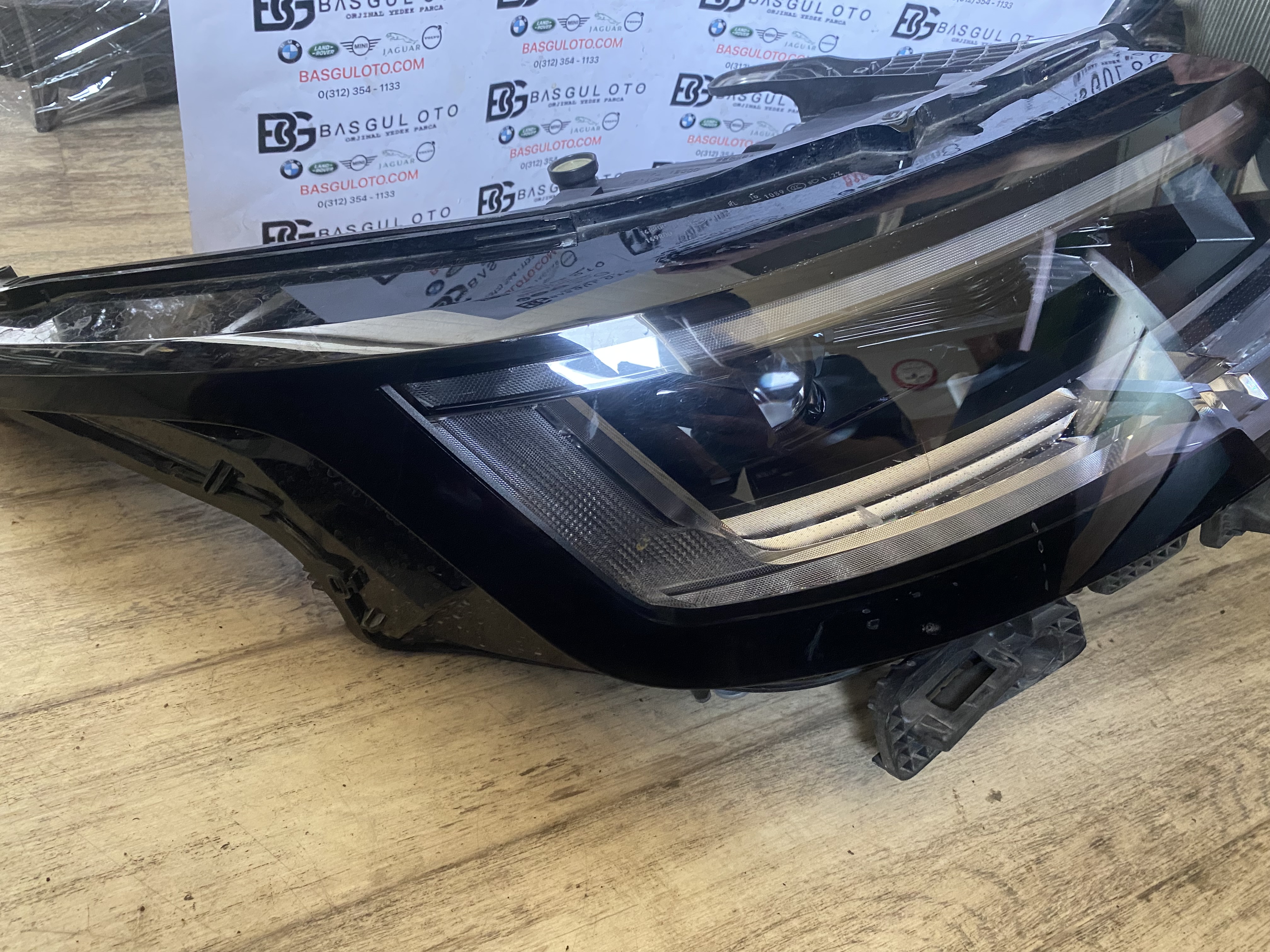 RANGE ROVER VOGUE L460 SAĞ FAR M8E2 - 13W029 - HM ORJINAL ÇIKMA
