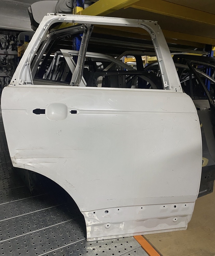 RANGE ROVER VOGUE L405 BEYAZ SAĞ ARKA KAPI ORJINAL ÇIKMA