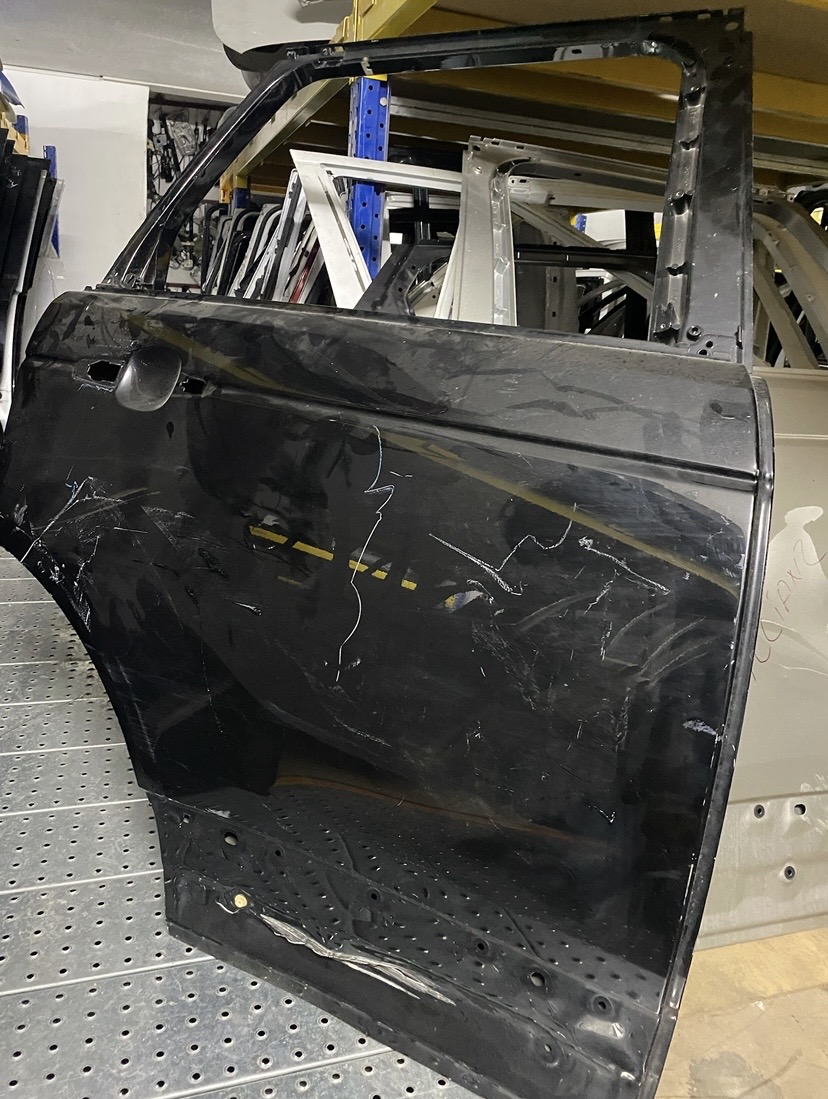 RANGE ROVER VOGUE L405 SİYAH SAĞ ARKA KAPI ORJINAL ÇIKMA