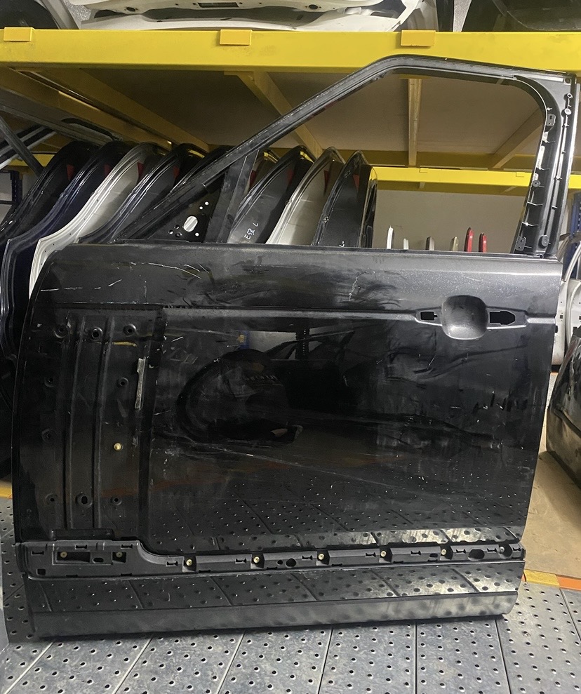RANGE ROVER VOGUE L405 SİYAH SOL ÖN KAPI ORJINAL ÇIKMA