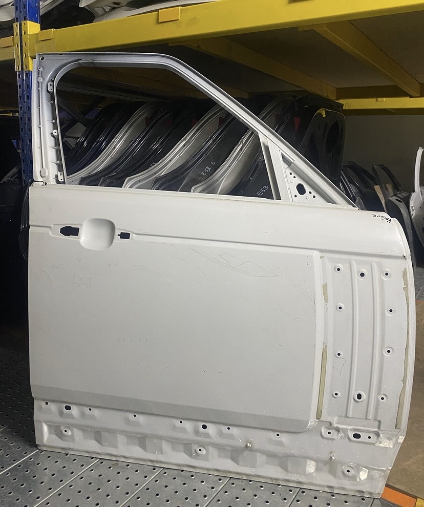 RANGE ROVER VOGUE L405 BEYAZ SAĞ ÖN KAPI ORJINAL ÇIKMA