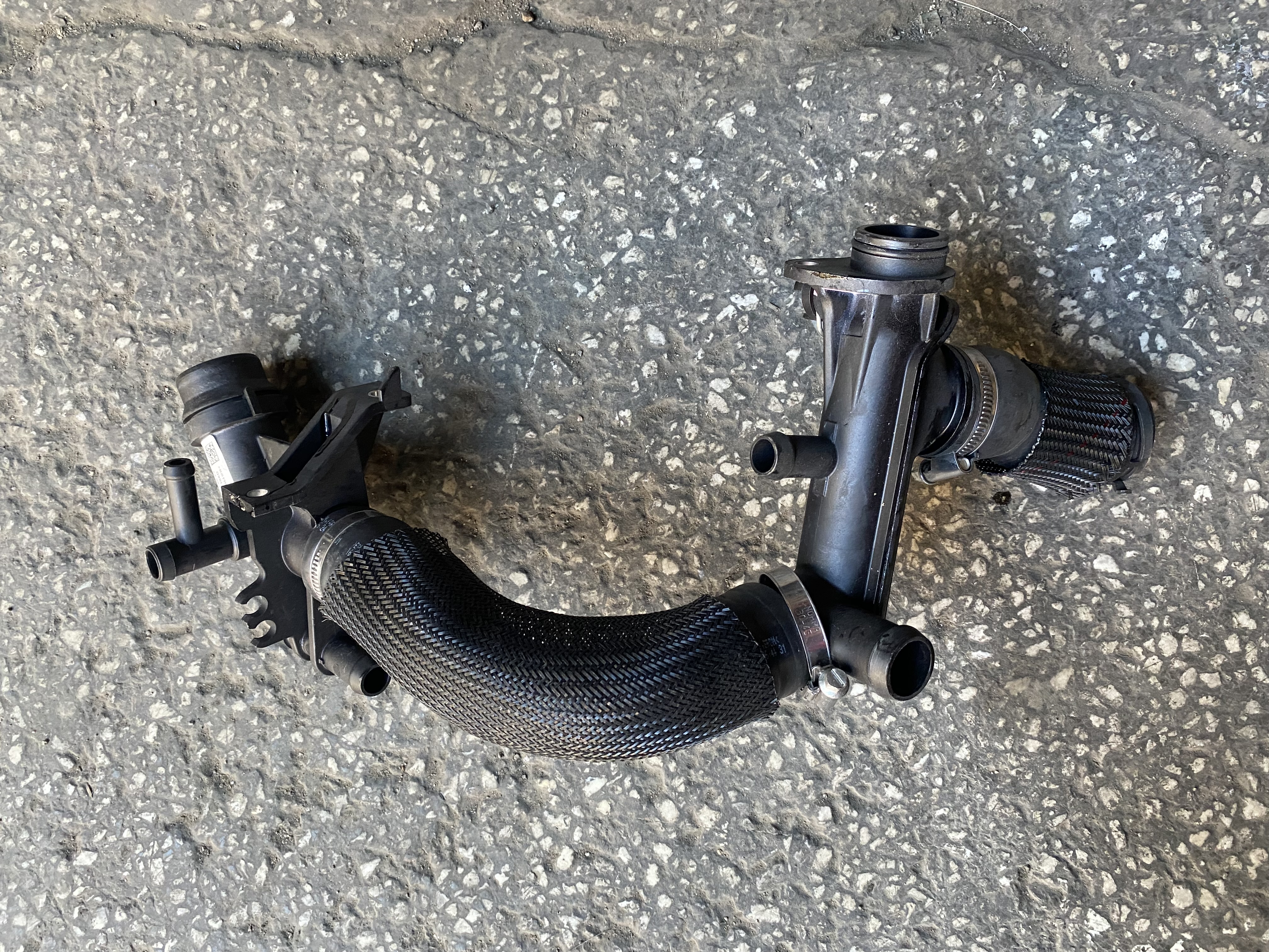 LAND ROVER DEFENDER 2 3.0 MOTOR SU HORTUMU k6d3-8a512-ab ORJİNAL ÇIKMA