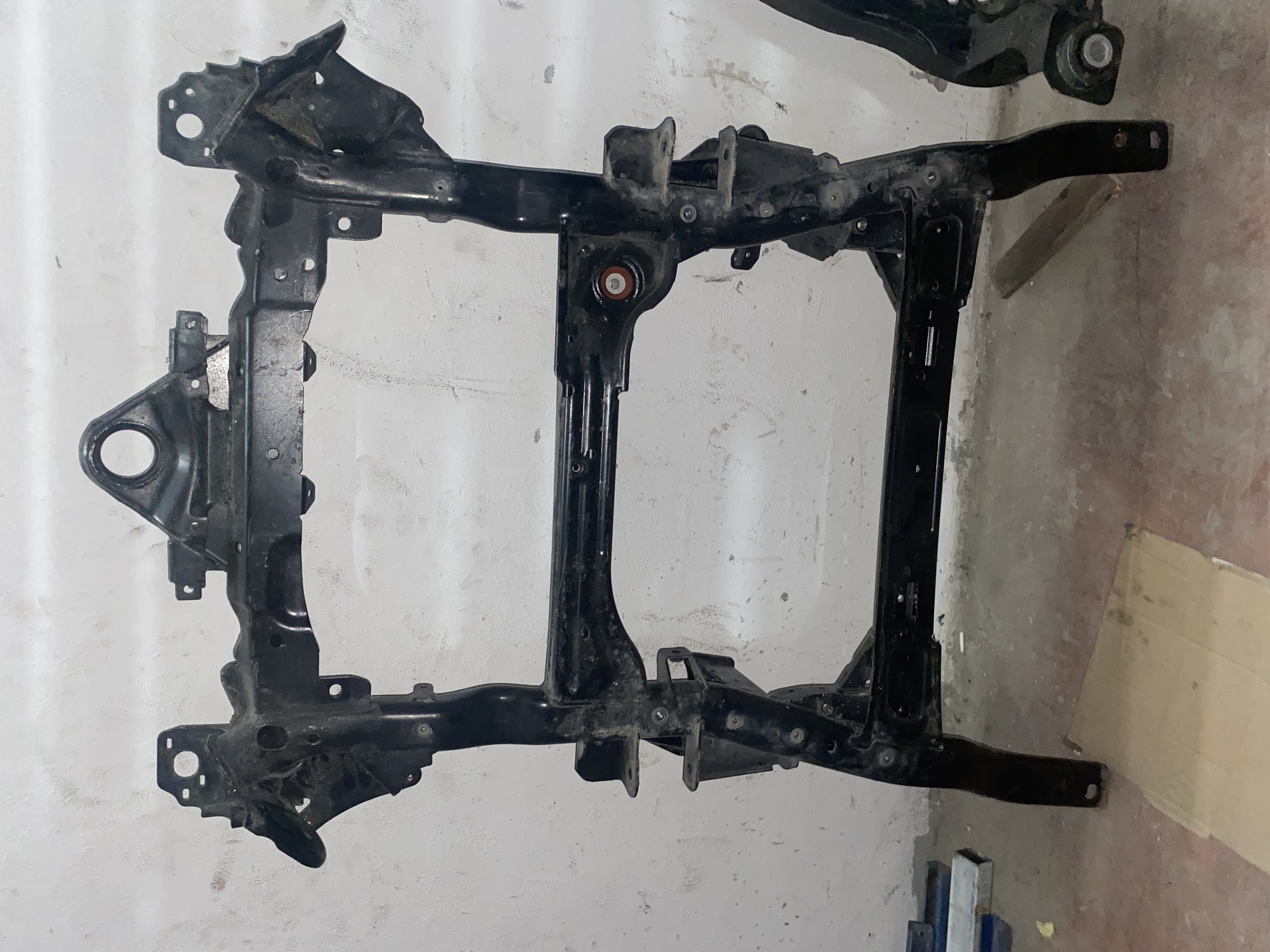 LAND ROVER DİSCOVERY 5 L462 MOTOR TRAVERSİ ORJİNAL ÇIKMA