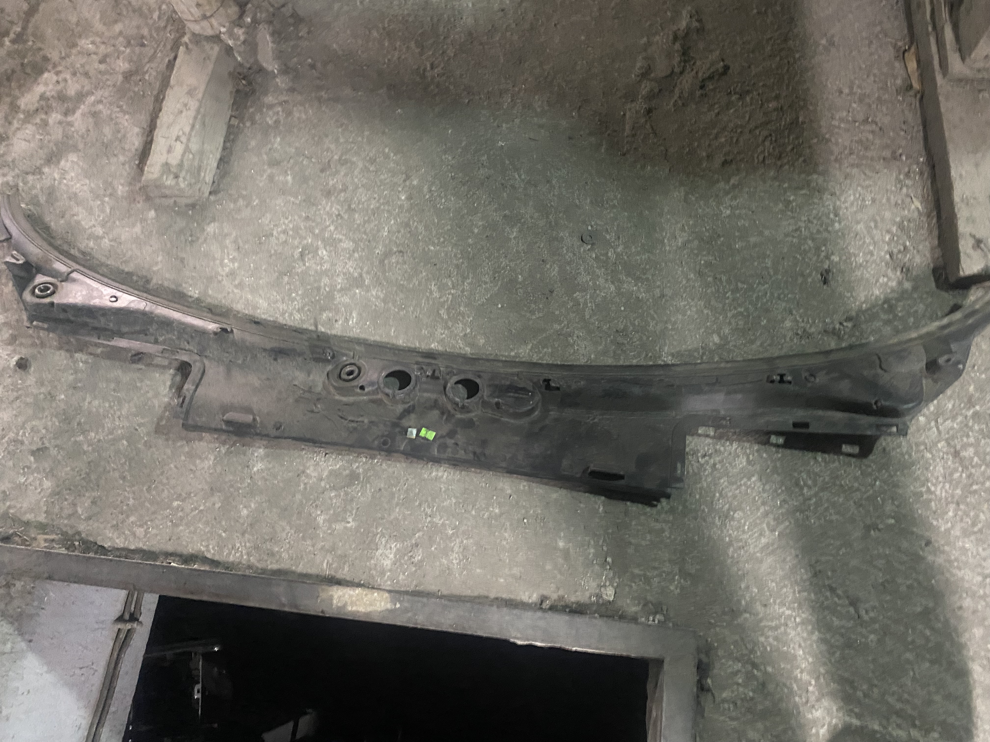 BMW X3 F25 ÖN CAM ALT IZGARASI 7206135 ORJİNAL ÇIKMA