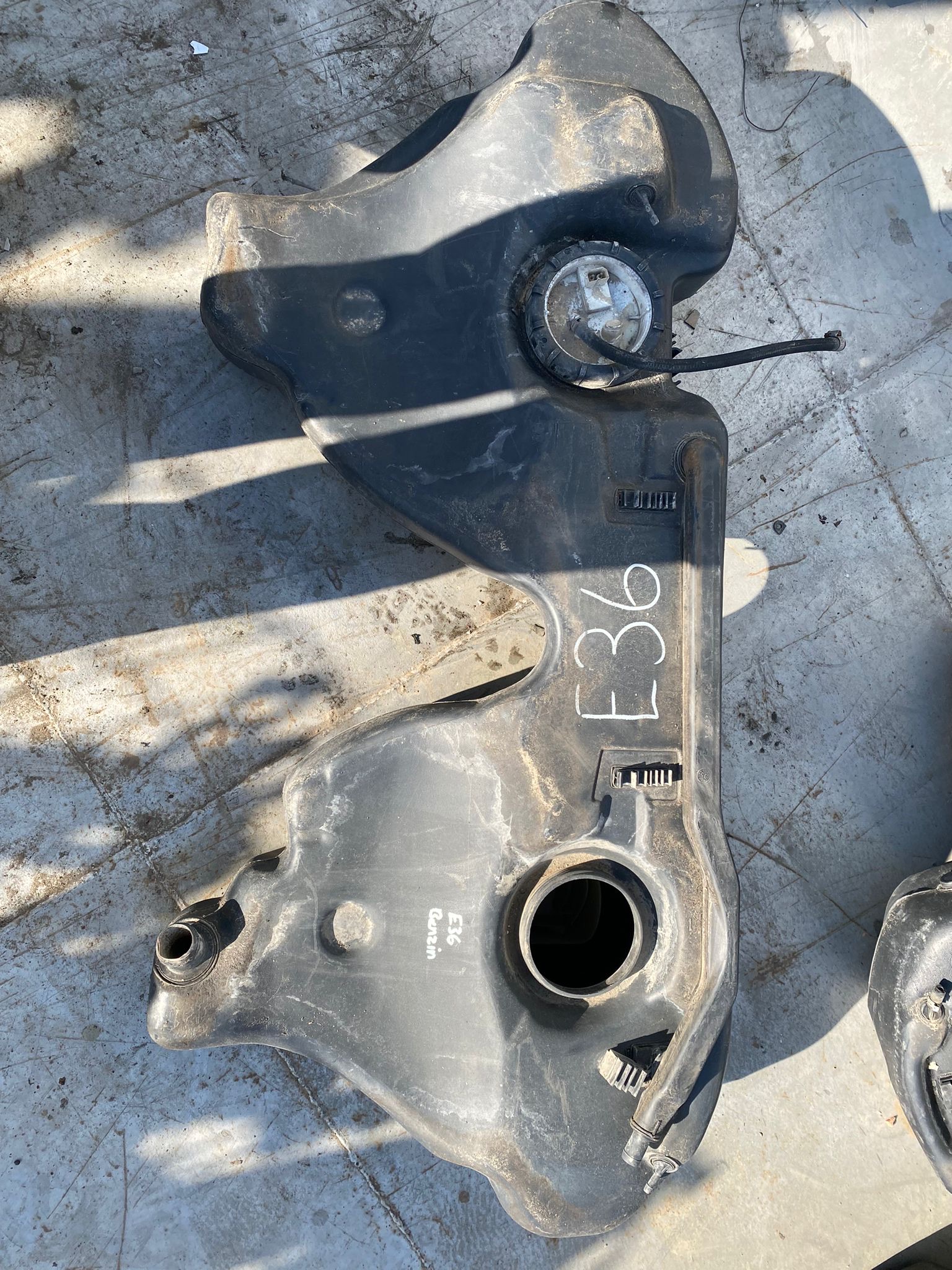 BMW E36 BENZİNLİ YAKIT DEPOSU ORJİNAL ÇIKMA