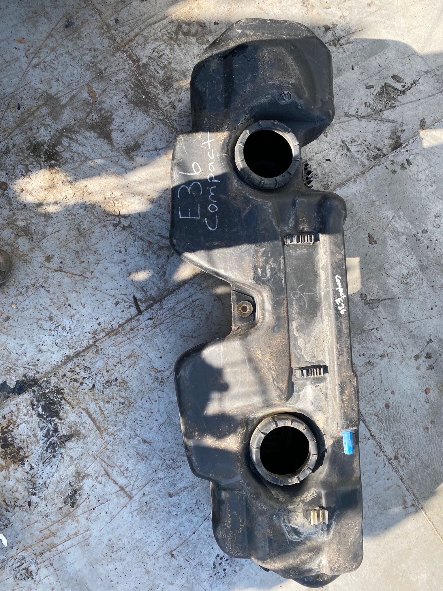 BMW E36 COMPCAT YAKIT DEPOSU ORJİNAL ÇIKMA