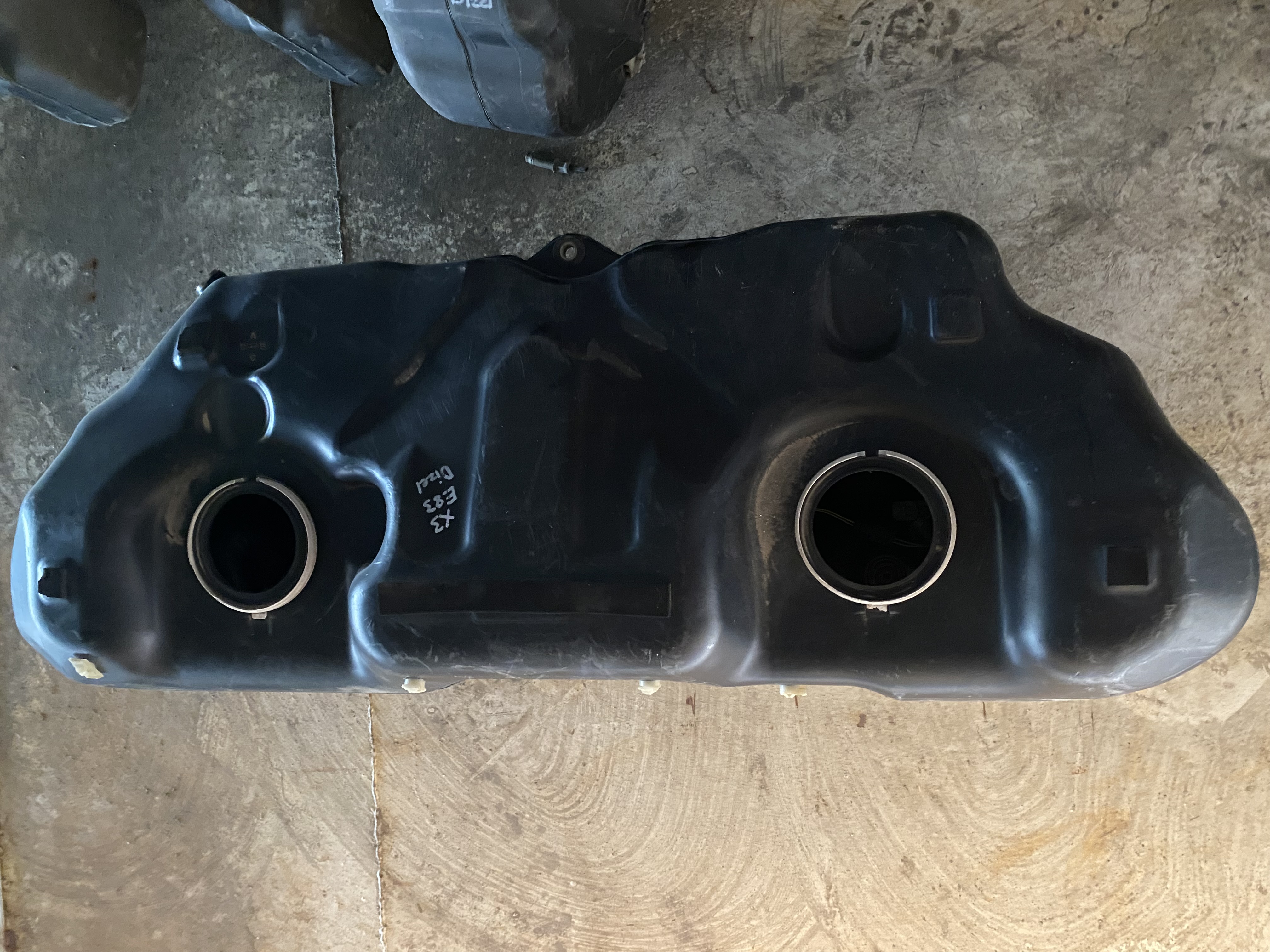 BMW X3 E83 DİZEL MAZOT DEPOSU ORJINAL ÇIKMA