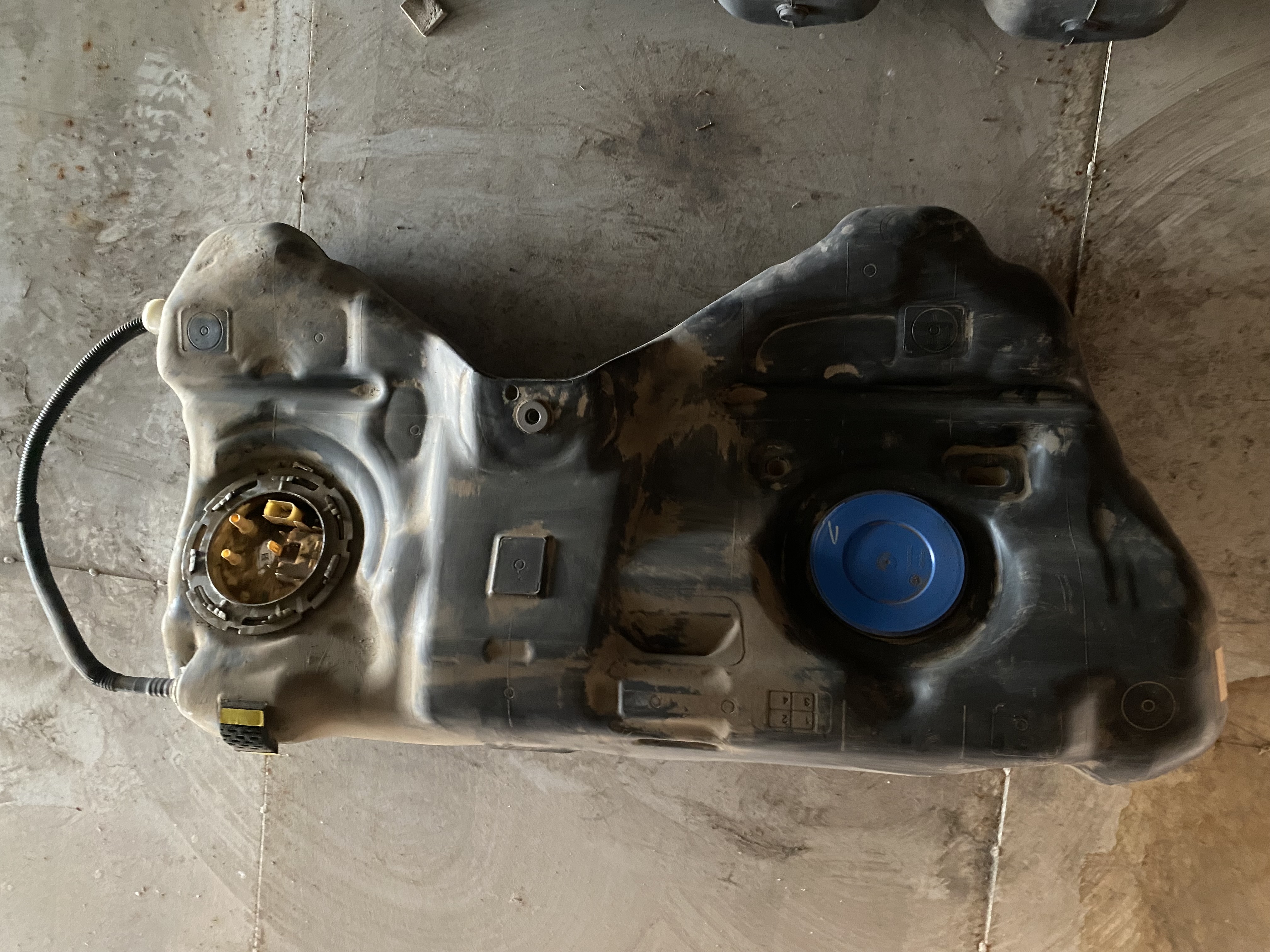 BMW G30 DİZEL YAKIT DEPOSU 7487285 ORJİNAL ÇIKMA 
